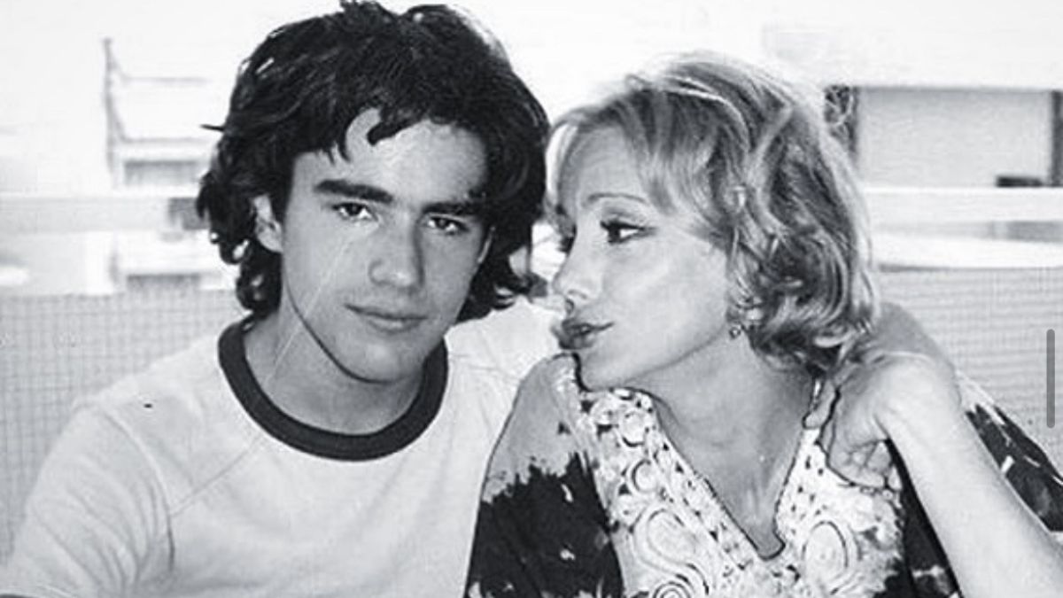 H Μπέττυ Αρβανίτη σε μια σπάνια φωτογραφία με τον γιο της, Αλέξη Σταμάτη 1