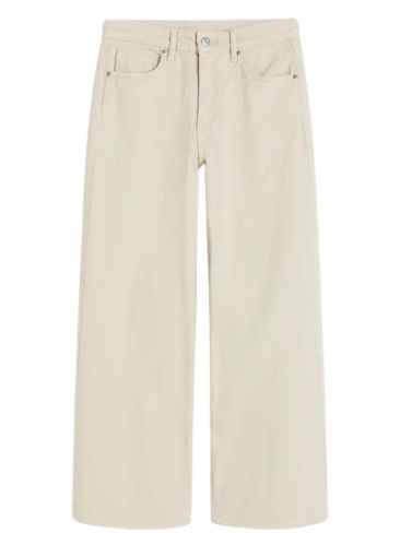 Ξεχάστε το λευκό τζιν – Βρήκαμε τα πιο κομψά κρεμ για να φορέσετε την άνοιξη 4