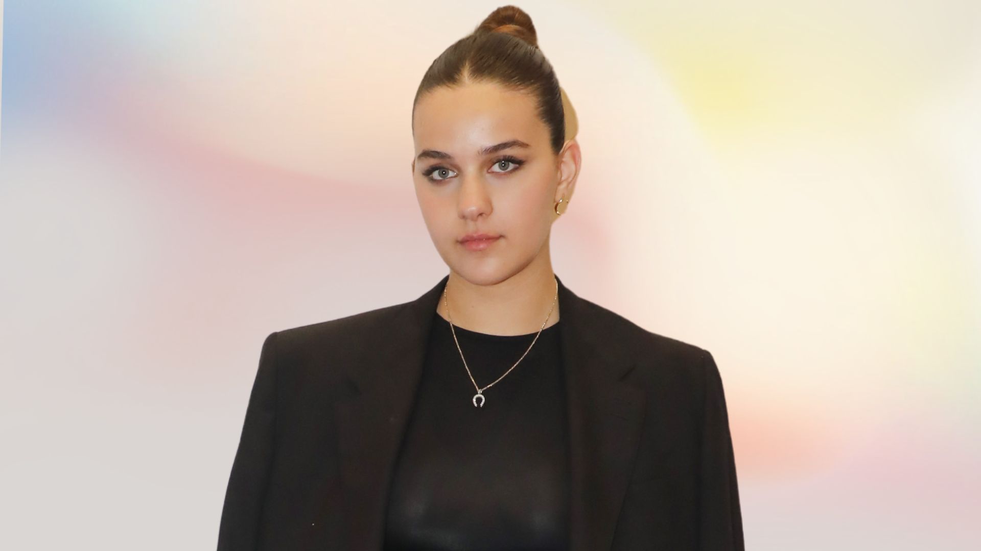 Η 16χρονη κόρη της Γ. Μαστροκώστα και του Τραϊανού Δέλλα στην πρώτη της solo δημόσια εμφάνιση σε επίδειξη μόδας 1