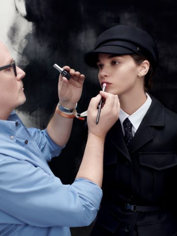 Dior Fall 2024: Τα «δαγκωμένα» χείλη στο επίκεντρο 2