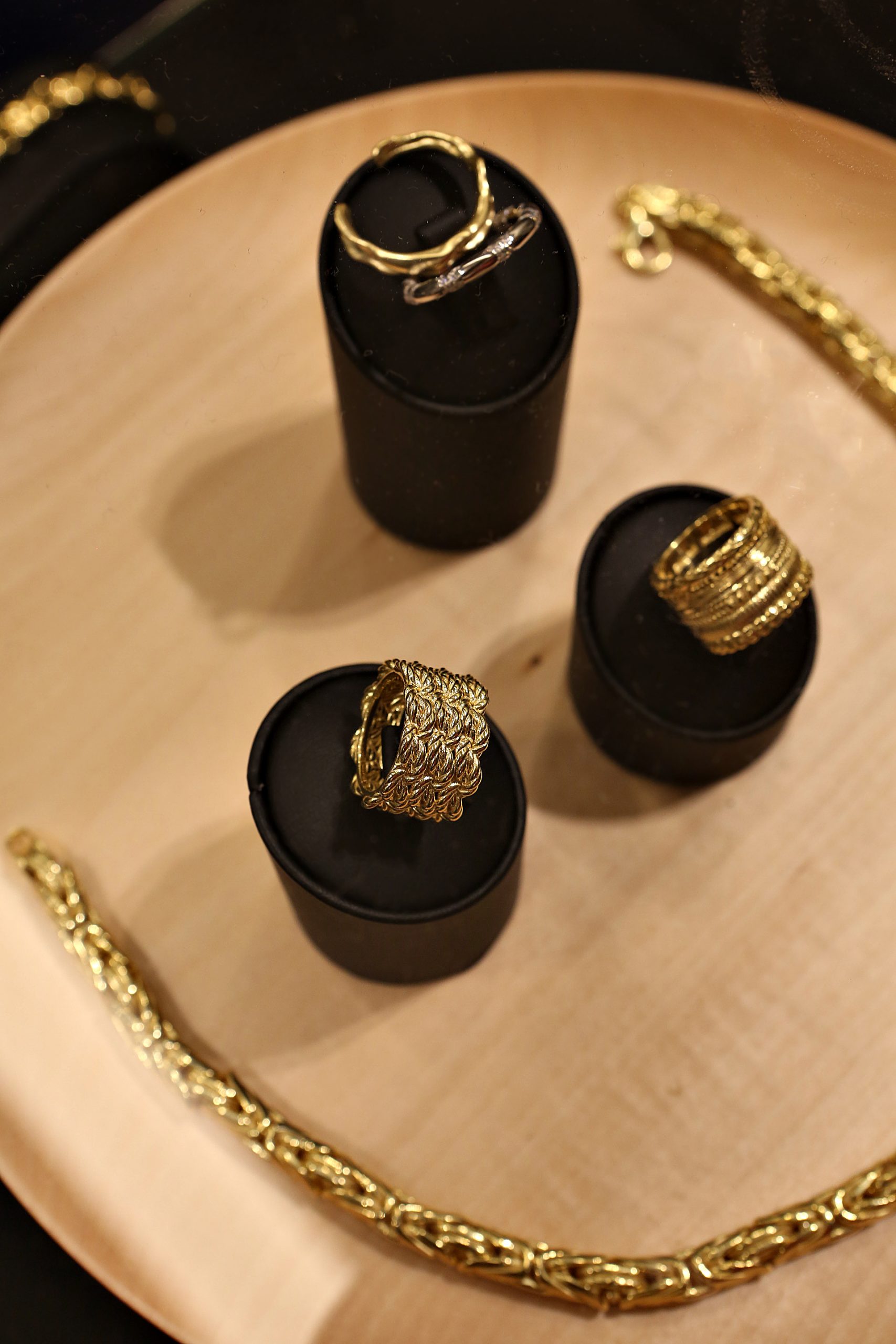 EMVI+: Λαμπερό opening event στο Κολωνάκι με guest star τον μπασίστα των Coldplay Guy Berryman 5