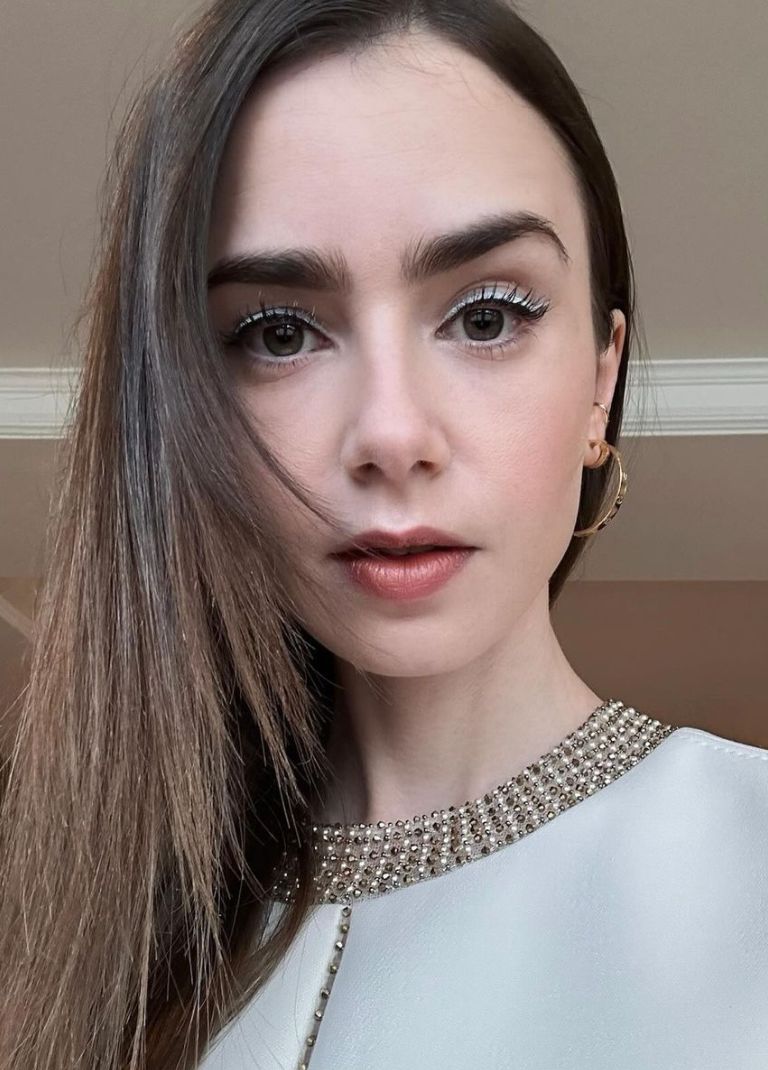 Η Lily Collins με λευκό eyeliner μας έδειξε πώς να φωτίσουμε το βλέμμα μας 2