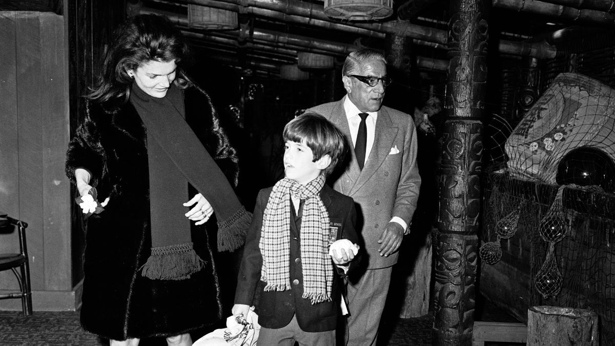 Τζον Κένεντι Τζούνιορ: Η ιδιαίτερη σχέση με τον Αριστοτέλη Ωνάση 1