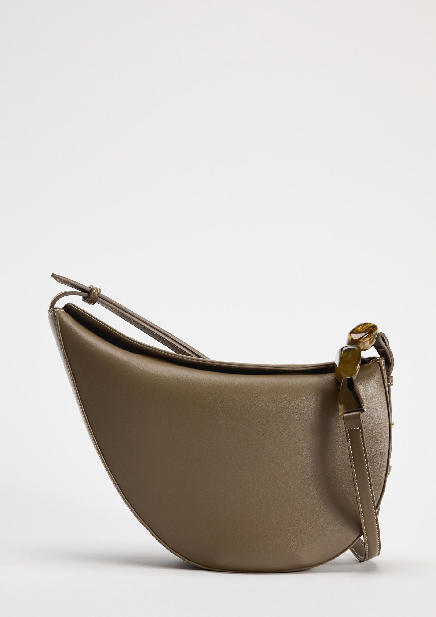 Bag Alert: Οι 8 πιο δημοφιλείς τάσεις στο πιο hot αξεσουάρ της σεζόν 16