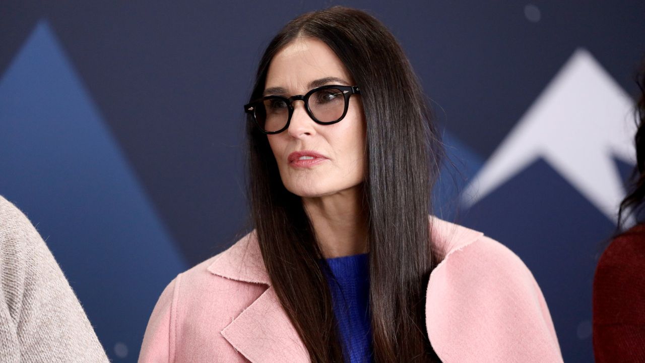 H Demi Moore γιορτάζει τα 62 και η κόρη της την αποκαλεί «hot granny» 1