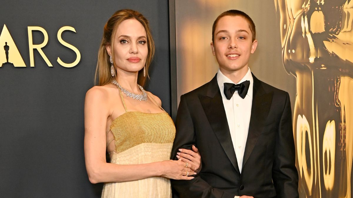 Angelina Jolie: H εμφάνιση με τον γιο της Knox στο κόκκινο χαλί 1