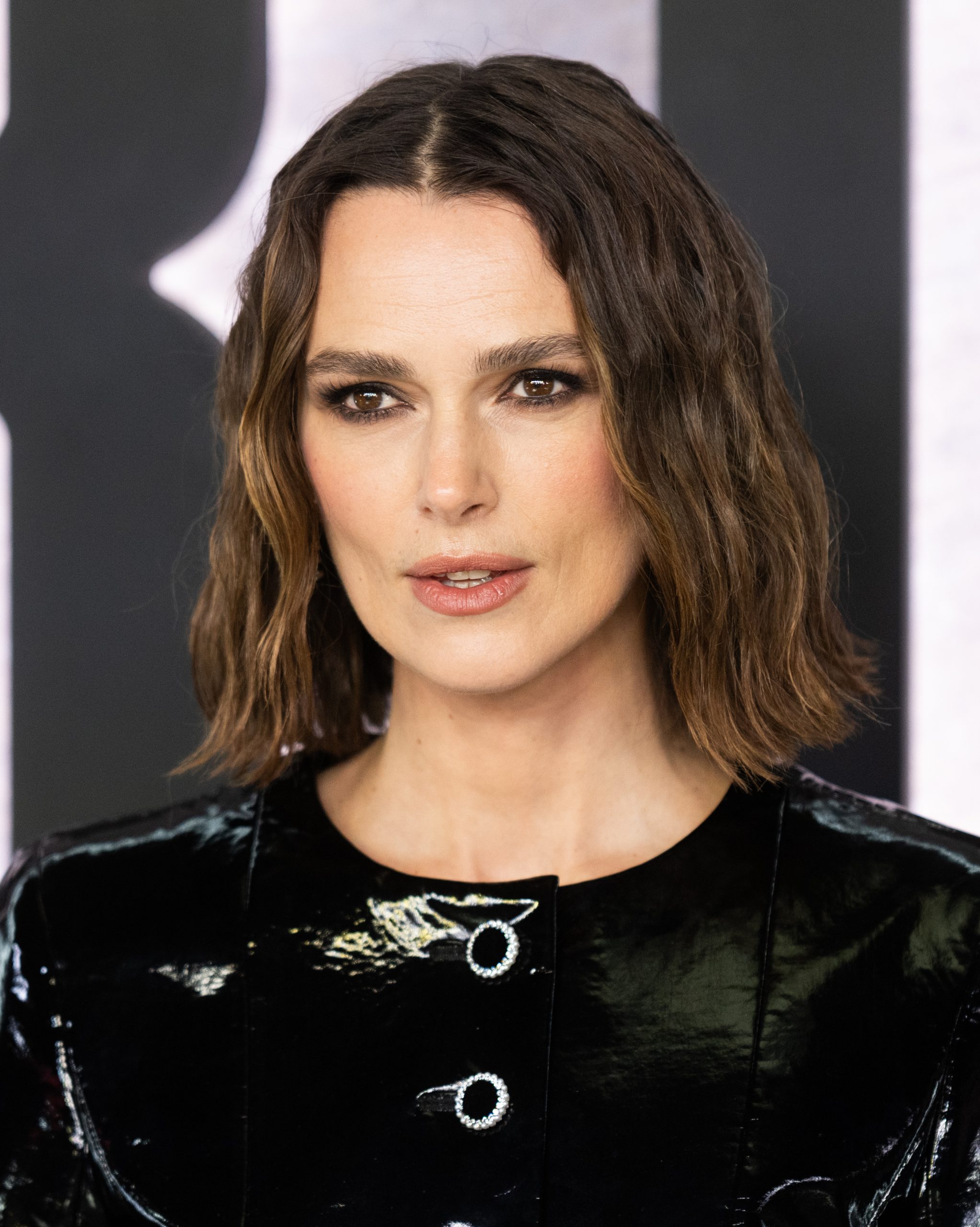 Keira Knightley: Πόζαρε με το πιο εντυπωσιακό beauty look και είναι η επιτομή της κομψότητας 3