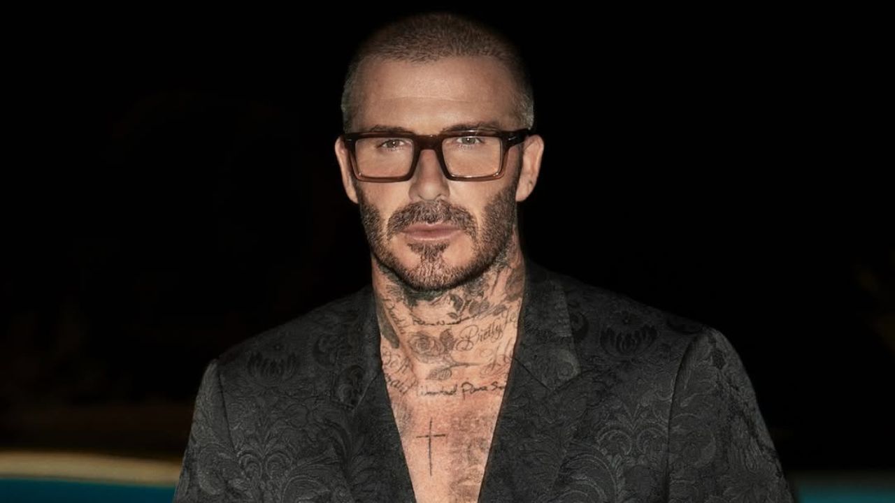 David Beckham: Ο λόγος που έχει κορνίζα με τη βασίλισσα Ελισάβετ στο σπίτι του 1