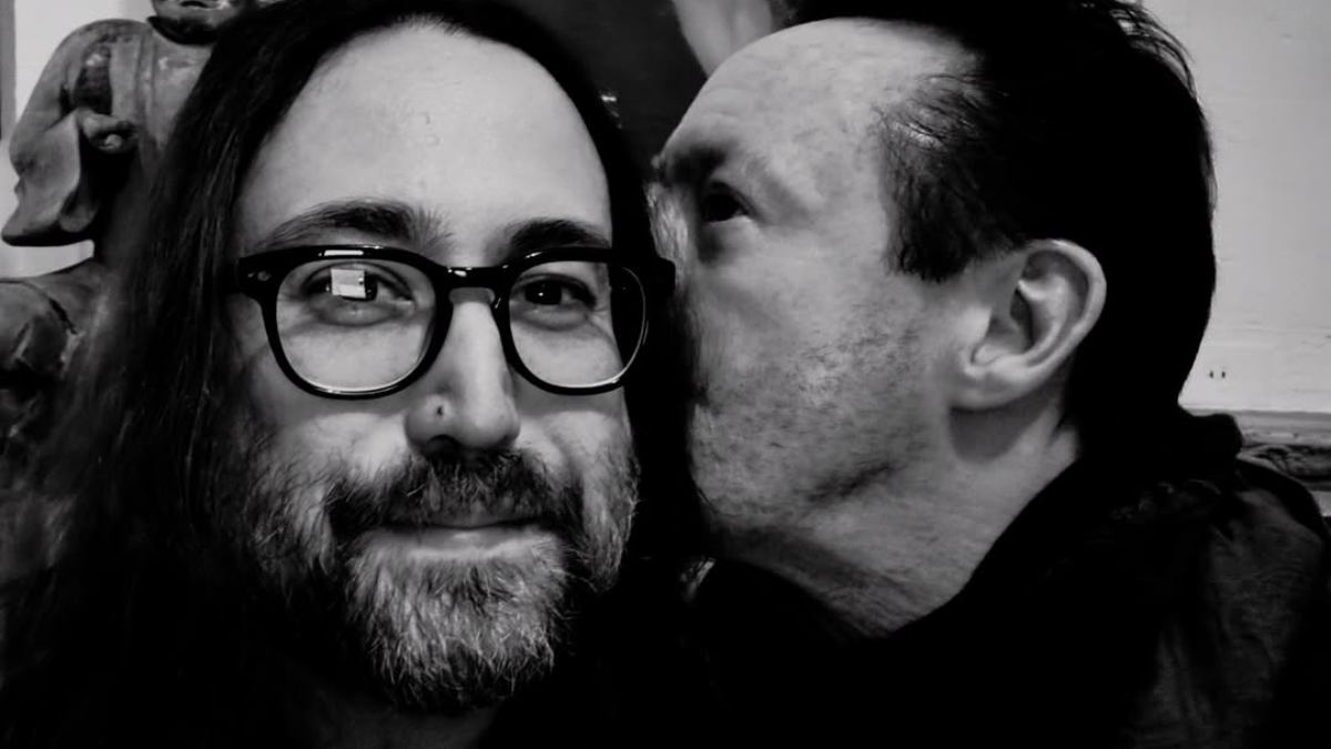 Οι γιοι του John Lennon, Sean και Julian, σε μια συγκινητική επανένωση 1