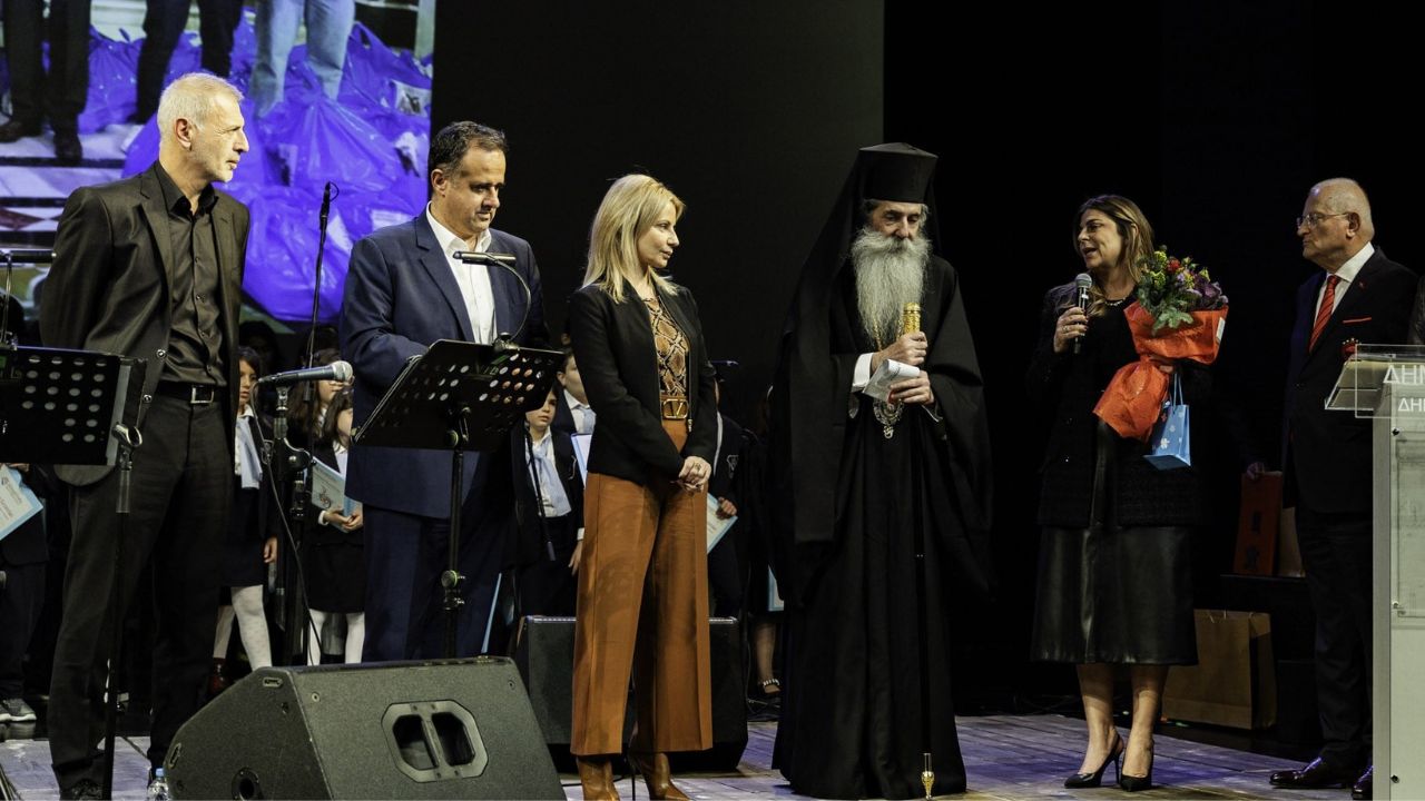 Αθανασία Μαρινάκη: Σπάνια δημόσια εμφάνιση σε φιλανθρωπική εκδήλωση στον Πειραιά 1