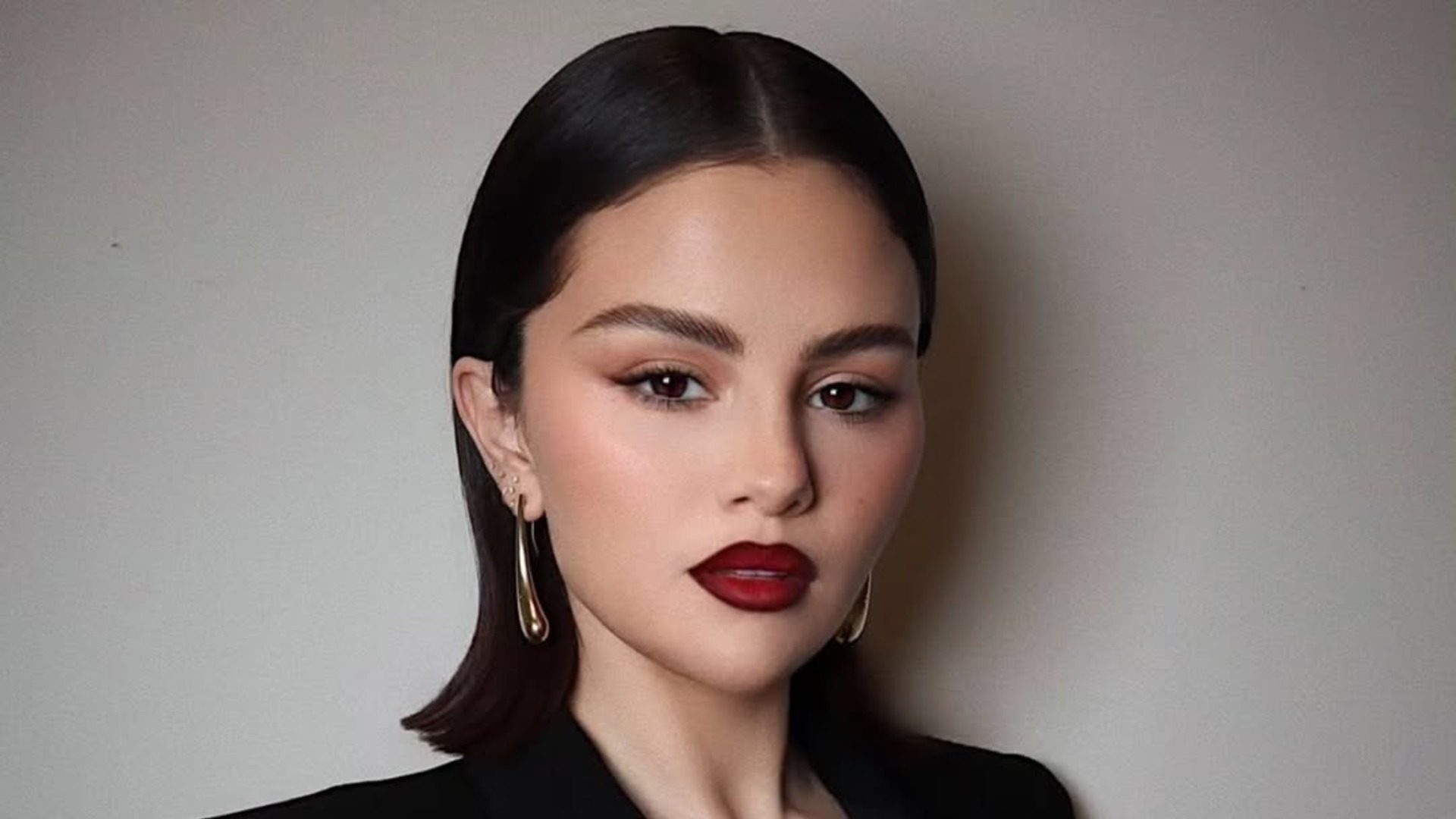 Selena Gomez: Έκανε τέλεια κόκκινα ombre χείλη και θέλουμε να δοκιμάσουμε κι εμείς το lip look της 1