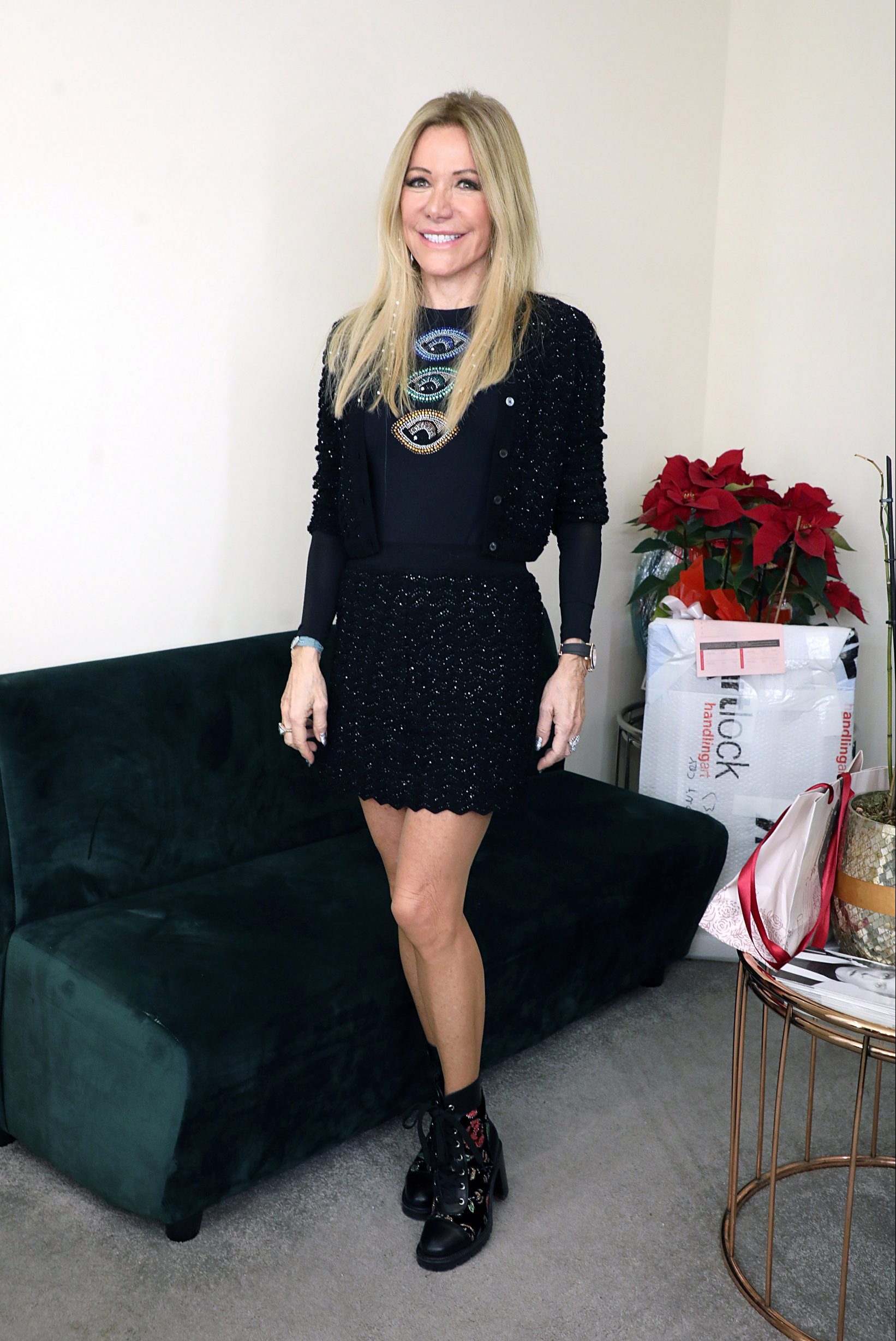 Μαριάννα Λάτση: Αποκάλυψε τα εντυπωσιακά πόδια της μέσα από ένα αστραφτερό μίνι 2