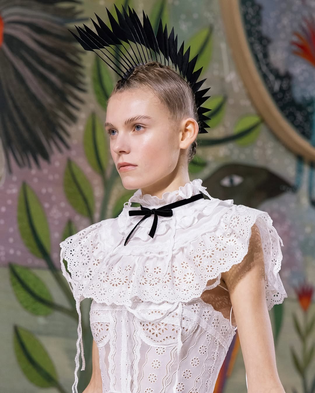 Dior Couture: Όταν το “παραμύθι” συνταντά την punk διάθεση δημιουργείται το πιο αναπάντεχο beauty look 4