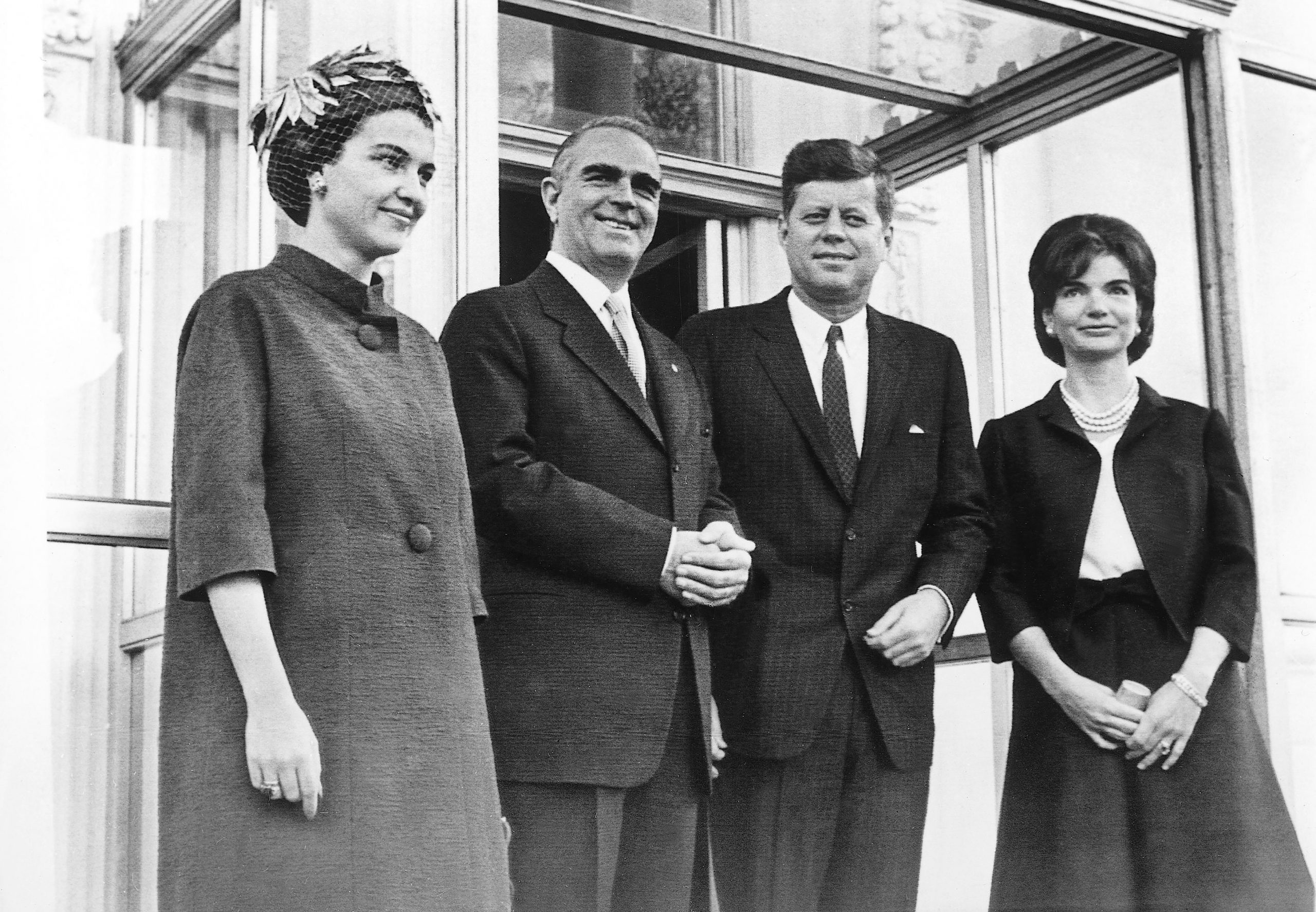 Πρώτες Κυρίες της Ελλάδας: Η εμβληματική Αμαλία Κανελλοπούλου-Καραμανλή 4