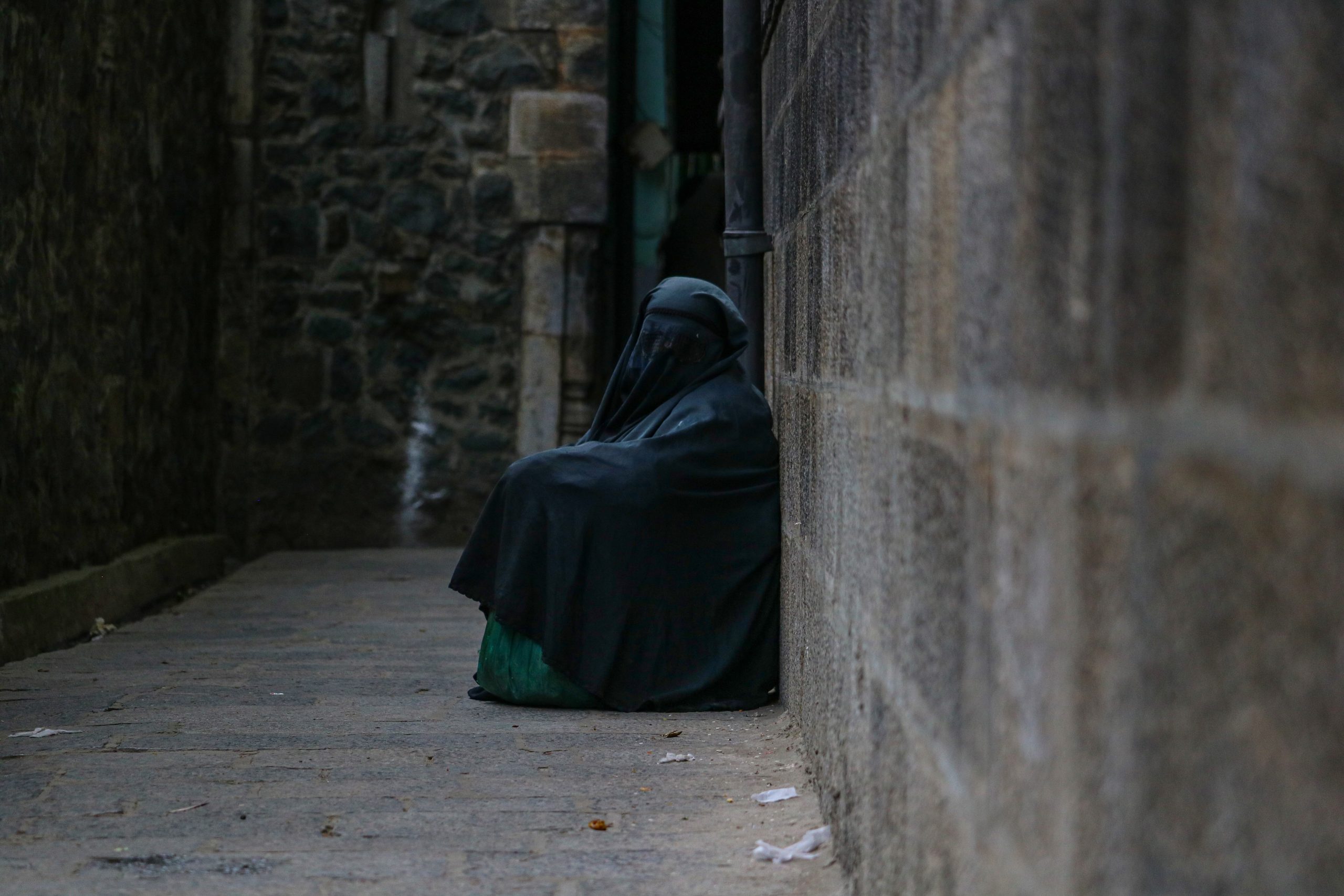 Οι Ταλιμπάν απαγορεύουν τα παράθυρα στα σπίτια για να εμποδίσουν τη θέα των γυναικών 1