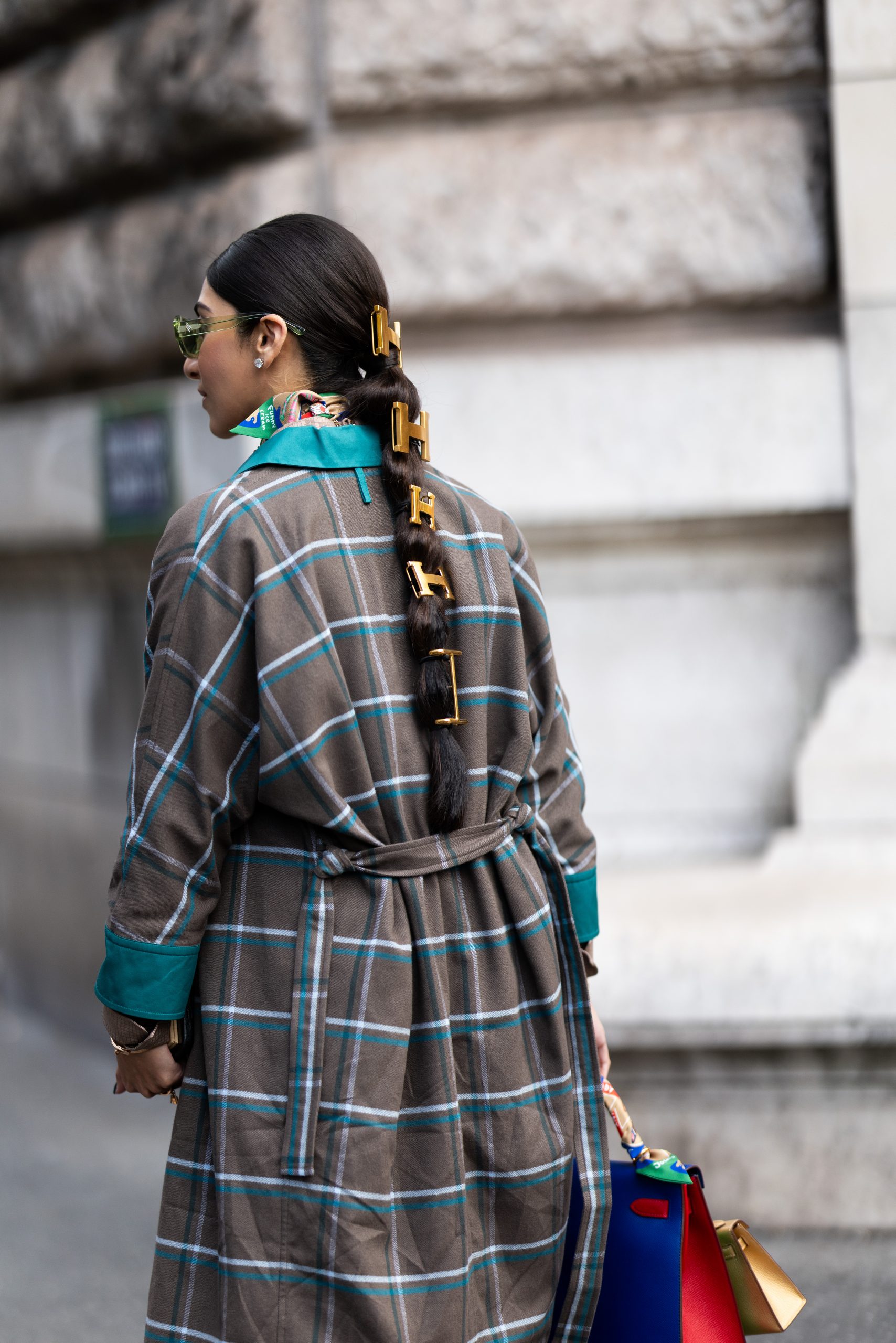 Έτσι φοράνε τα αξεσουάρ στα μαλλιά τους οι fashionistas 6