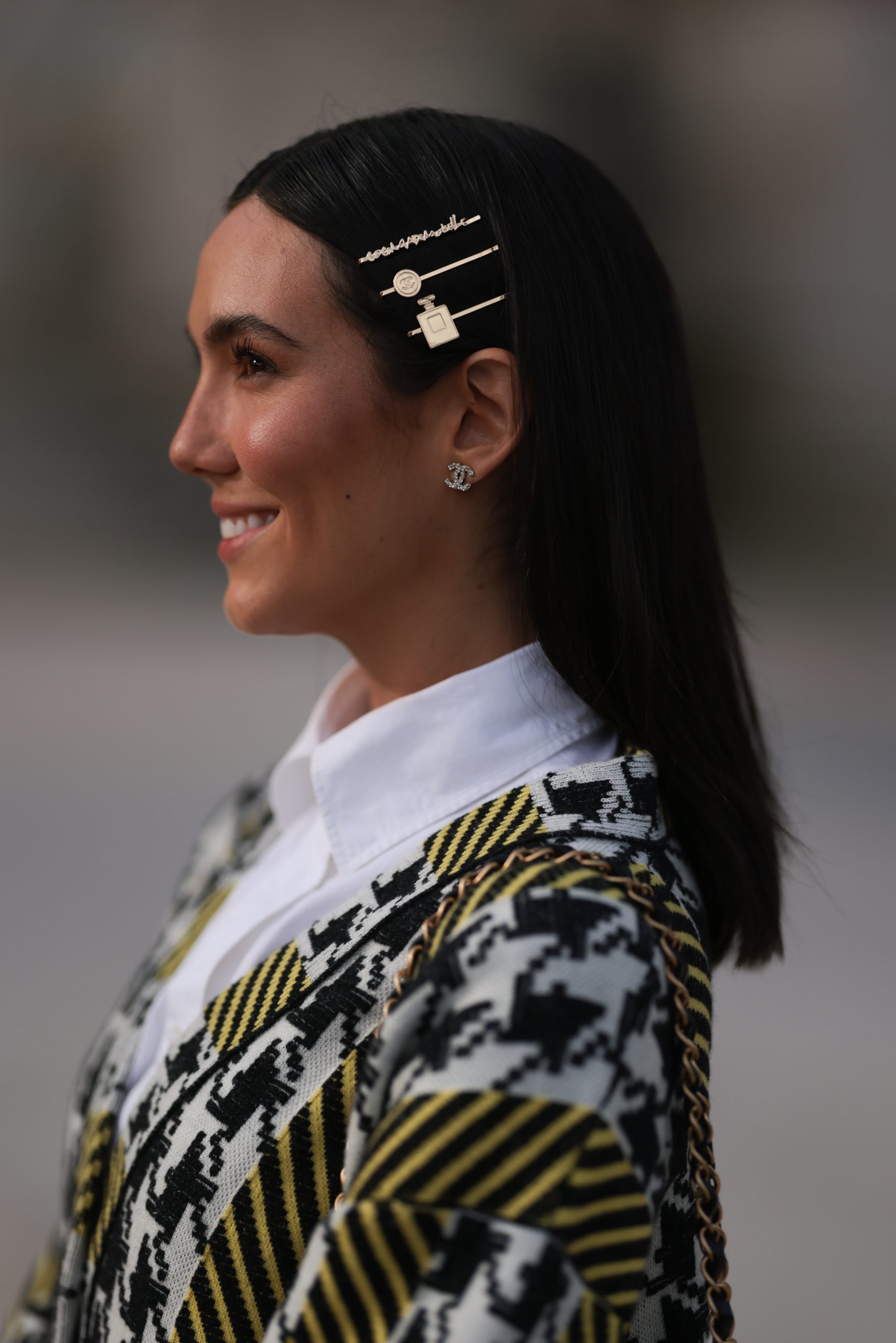 Έτσι φοράνε τα αξεσουάρ στα μαλλιά τους οι fashionistas 7