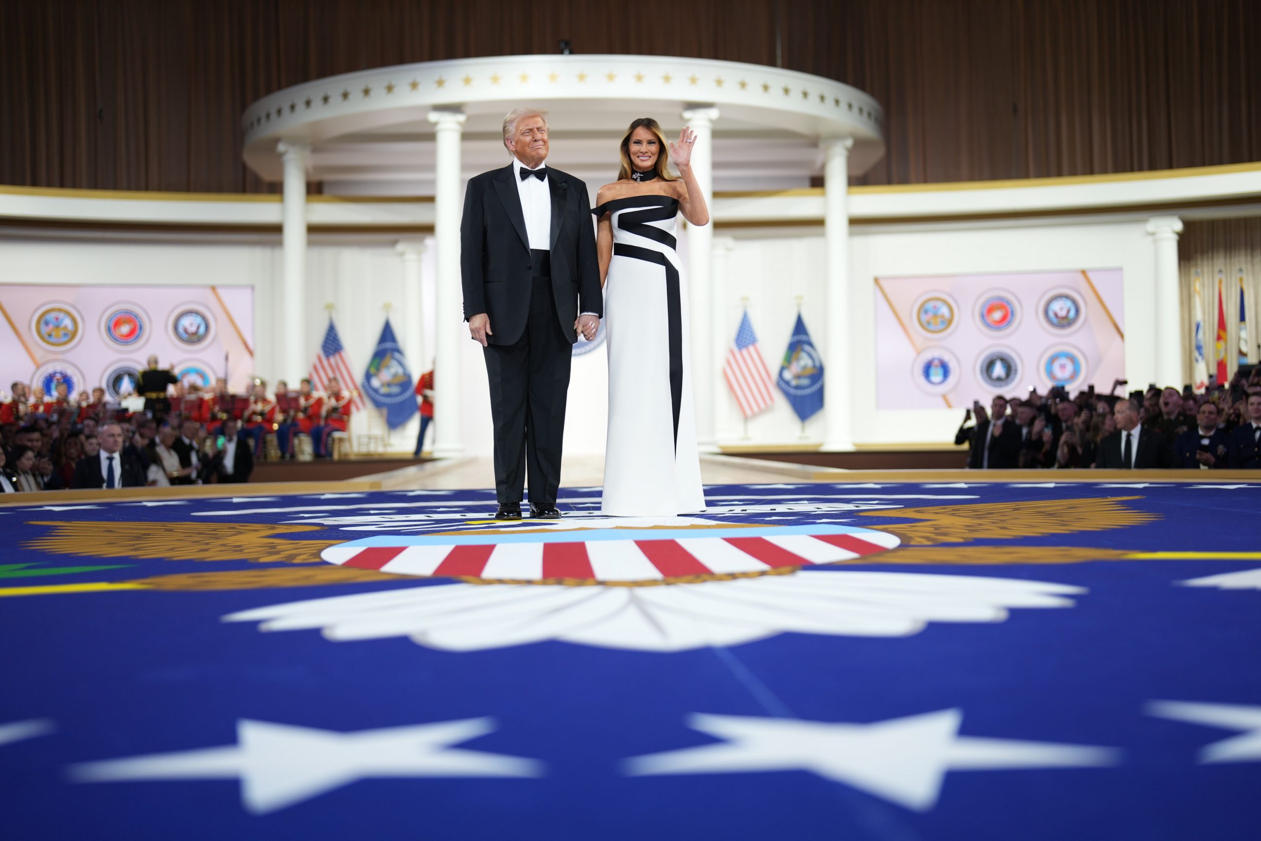 Ο Donald Trump εύχεται στη Melania για την επέτειο 20 χρόνων με μια φωτογραφία από τον γάμο τους 1