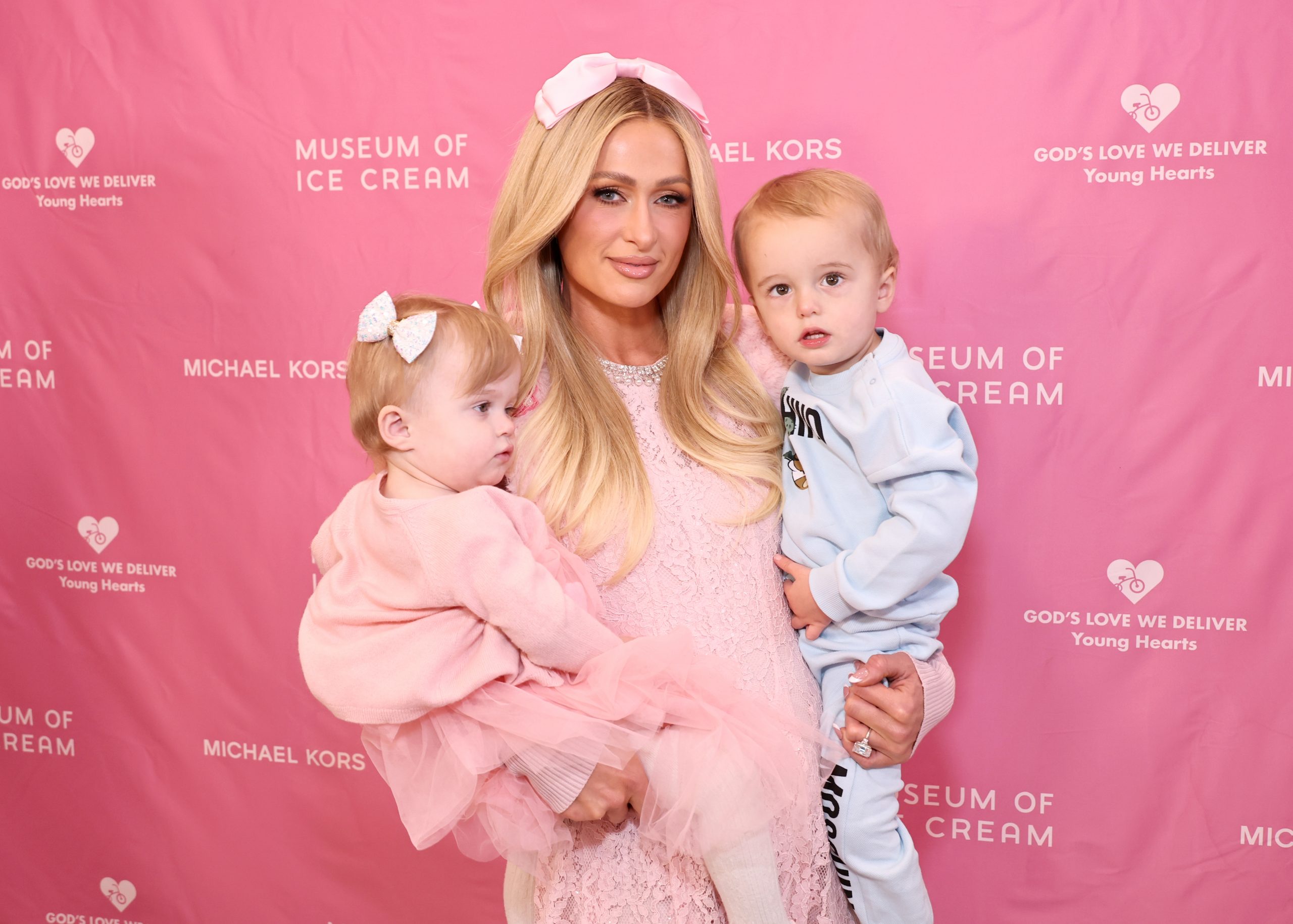 Paris- Nicky Hilton: Η εμφάνιση που θύμισε οικογενειακή υπόθεση στο Young Hearts Friends Fest 1