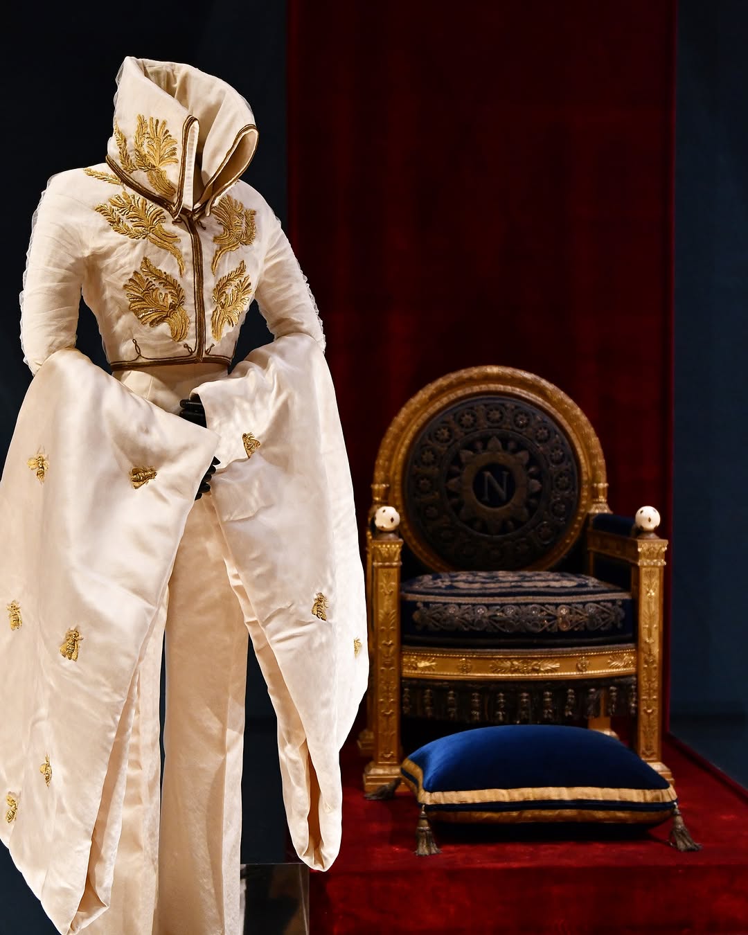 Louvre Couture: Όταν η μόδα συναντά την αιωνιότητα στο εμβληματικό Λούβρο 4