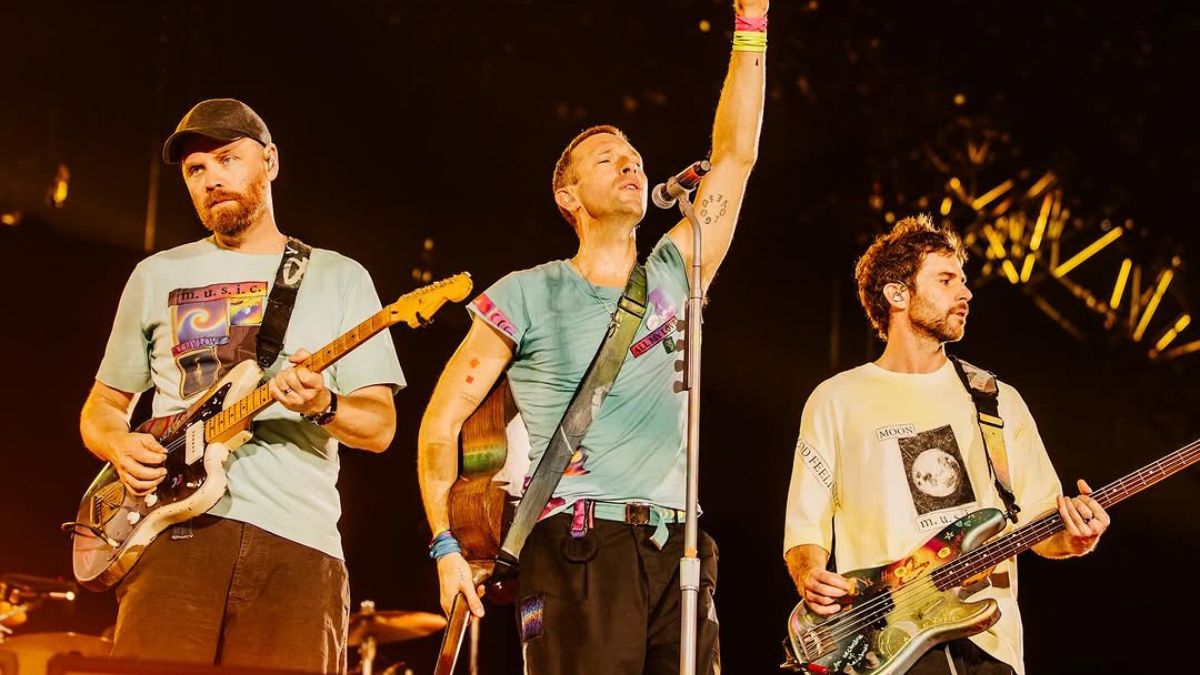Οι Coldplay έδειξαν ξανά το μεγαλείο τους στη Βομβάη – «Μας συγχωρείτε για όσα έκαναν οι Βρετανοί» 1