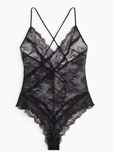 Valentine’s Day: 14 εντυπωσιακά σετ εσωρούχων για να γιορτάσετε τον έρωτα 6