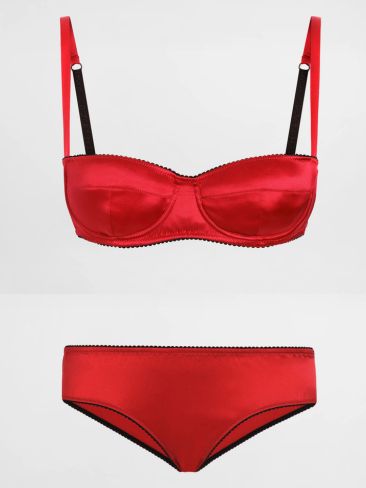 Valentine’s Day: 14 εντυπωσιακά σετ εσωρούχων για να γιορτάσετε τον έρωτα 3