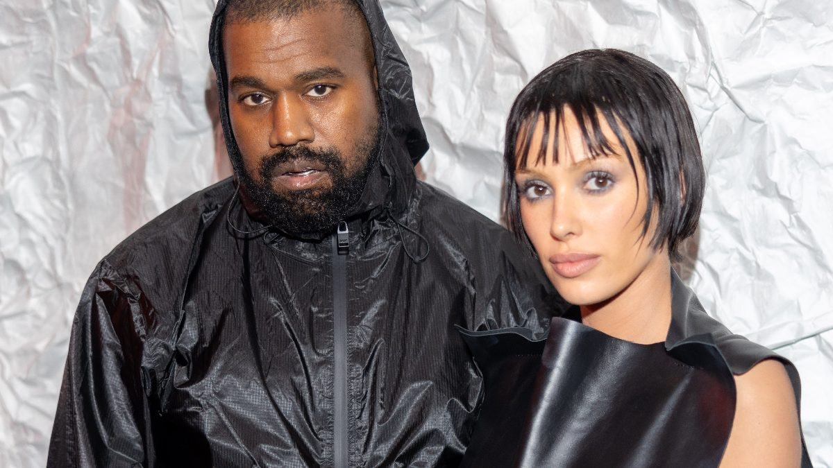 Η σύζυγος του Kanye West, Bianca Censori κλείνει τα 30 και τα γιορτάζει με έναν σέξι χορό με την Penelope Cruz 1