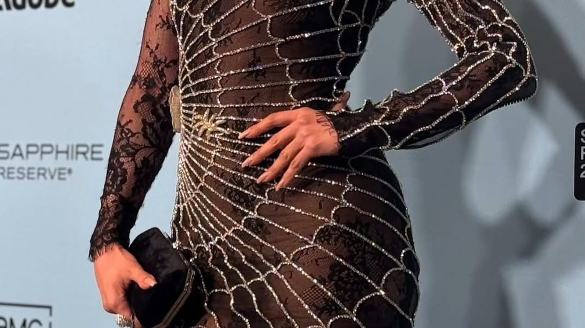 Jennifer Lopez: Έκανε τα τέλεια nude νύχια και θέλουμε να τα δοκιμάσουμε κι εμείς 1