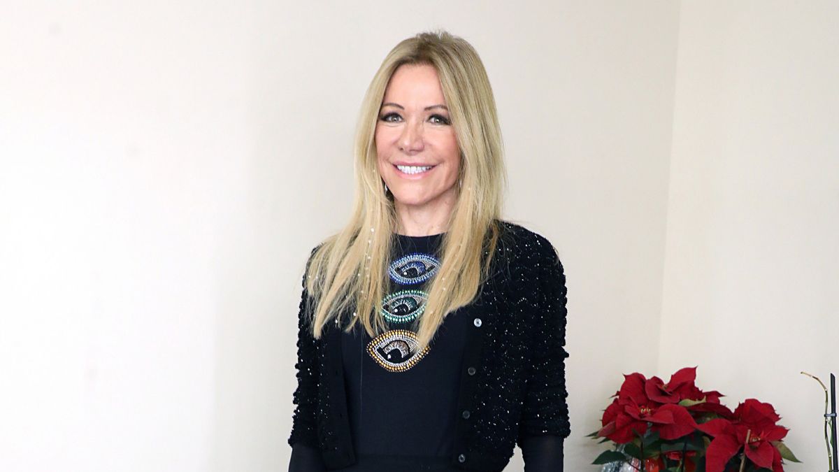 Μαριάννα Λάτση: Αποκάλυψε τα εντυπωσιακά πόδια της μέσα από ένα αστραφτερό μίνι 1