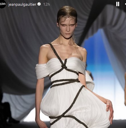 Jean Paul Gaultier: Wet looks, αόρατα φρύδια και golden eye looks πρωταγωνίστησαν στο catwalk 3