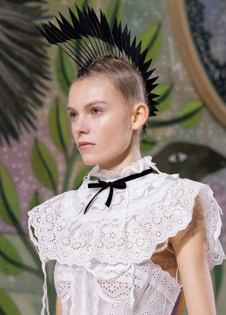 Dior Couture: Όταν το “παραμύθι” συνταντά την punk διάθεση δημιουργείται το πιο αναπάντεχο beauty look 2