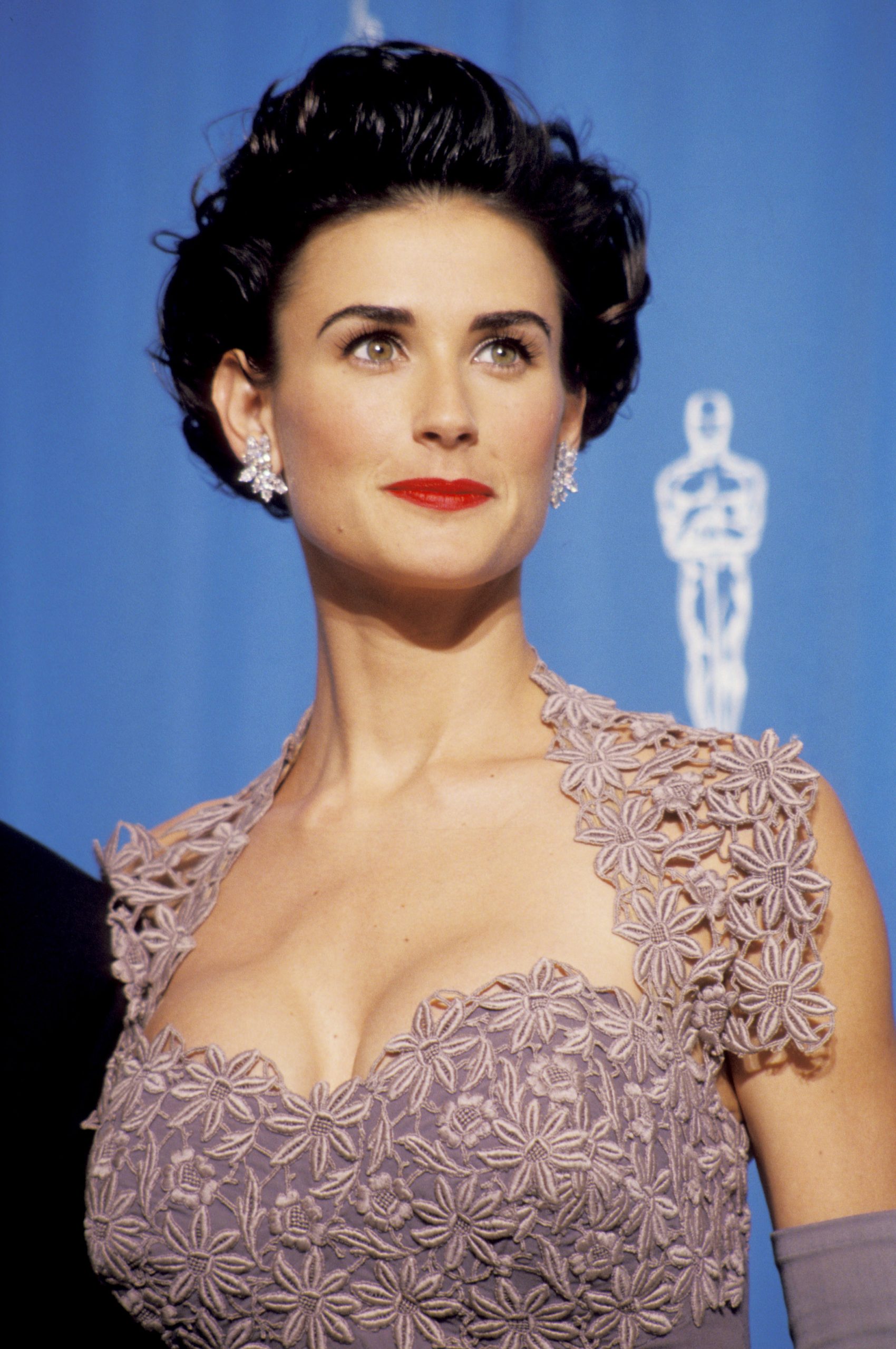 Oscars: 6 φορές που λατρέψαμε το μακιγιάζ και τα μαλλιά της Demi Moore στο κόκκινο χαλί 3