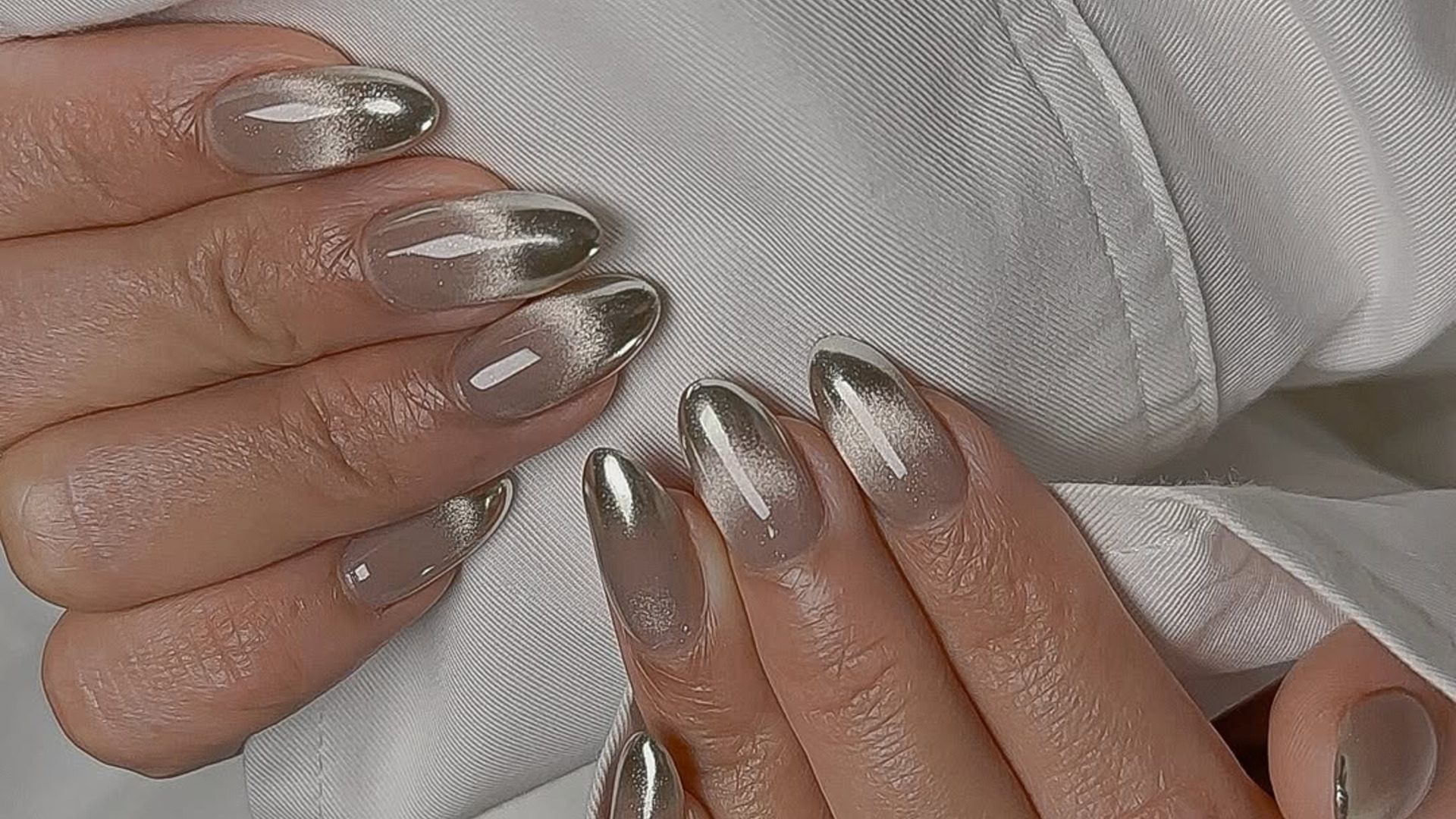 Angel Chrome: Η τάση στα νύχια που θα βλέπουμε ξανά και ξανά από εδώ και στο εξής 1