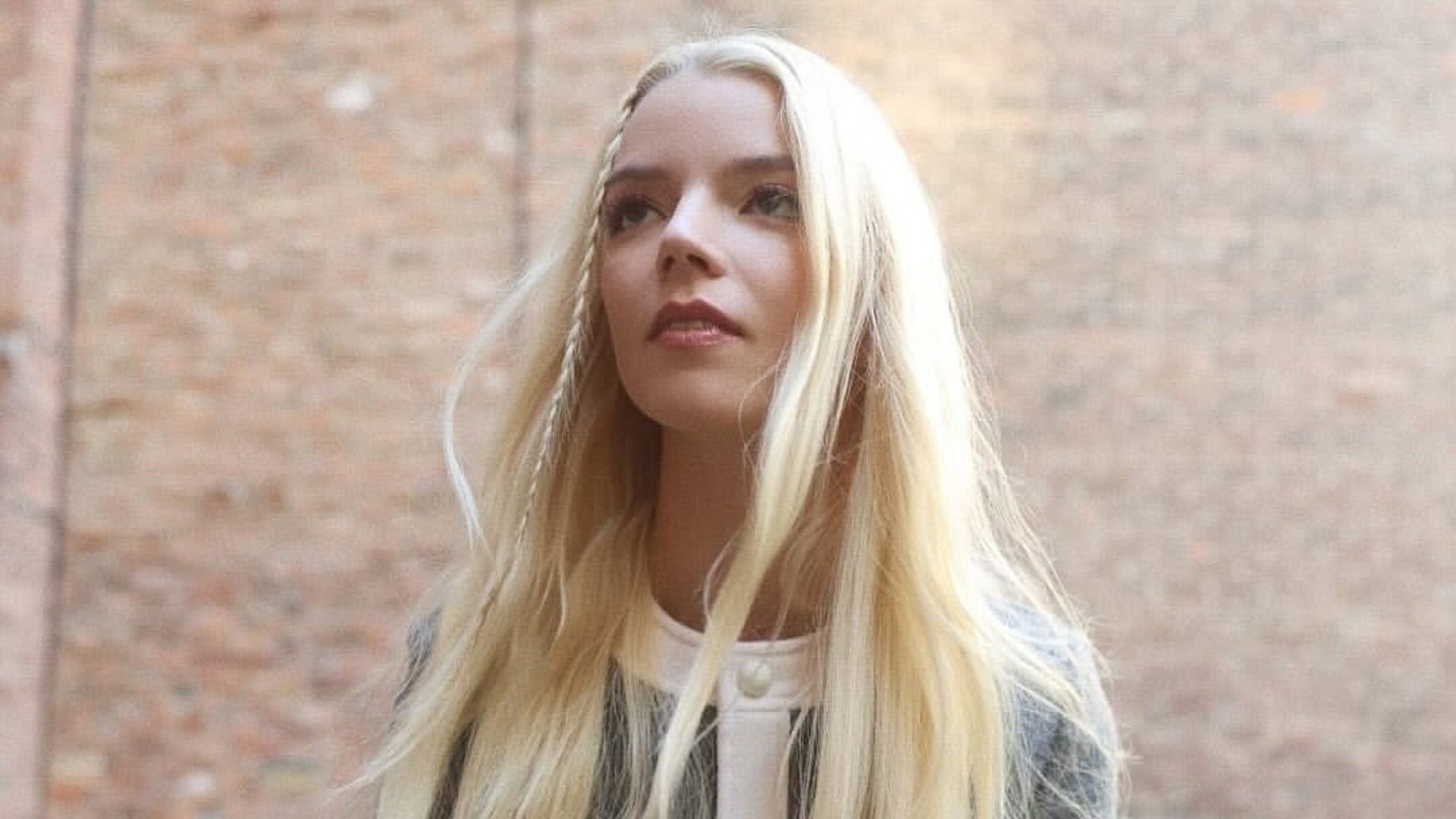 Anya Taylor-Joy: Η λεπτομέρεια στο χτένισμά της δείχνει ένα μεγάλο trend της σεζόν 1