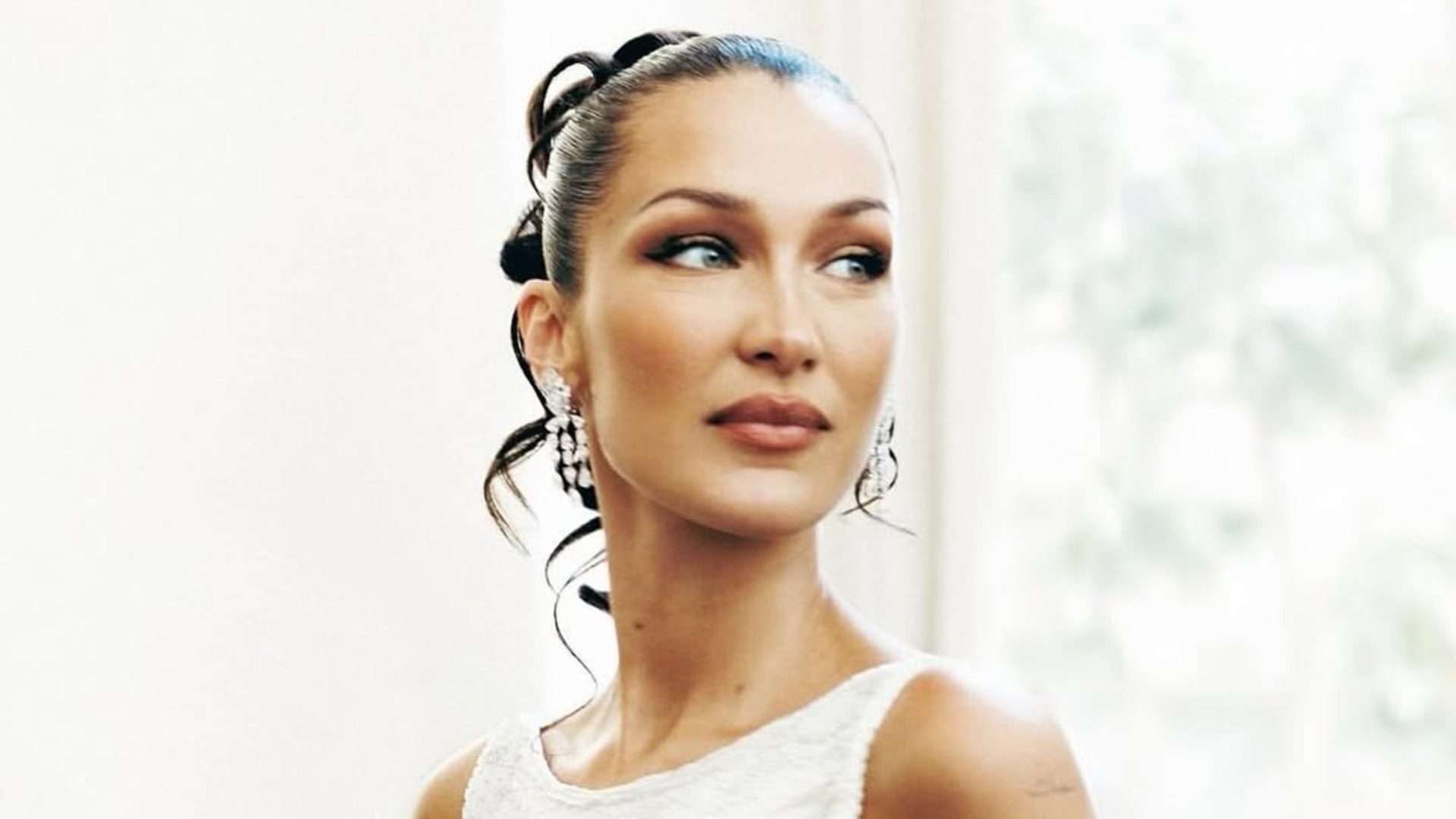 Bella Hadid: Μας έδειξε το 5λεπτο μακιγιάζ της και θέλουμε να το δοκιμάσουμε κι εμείς 1