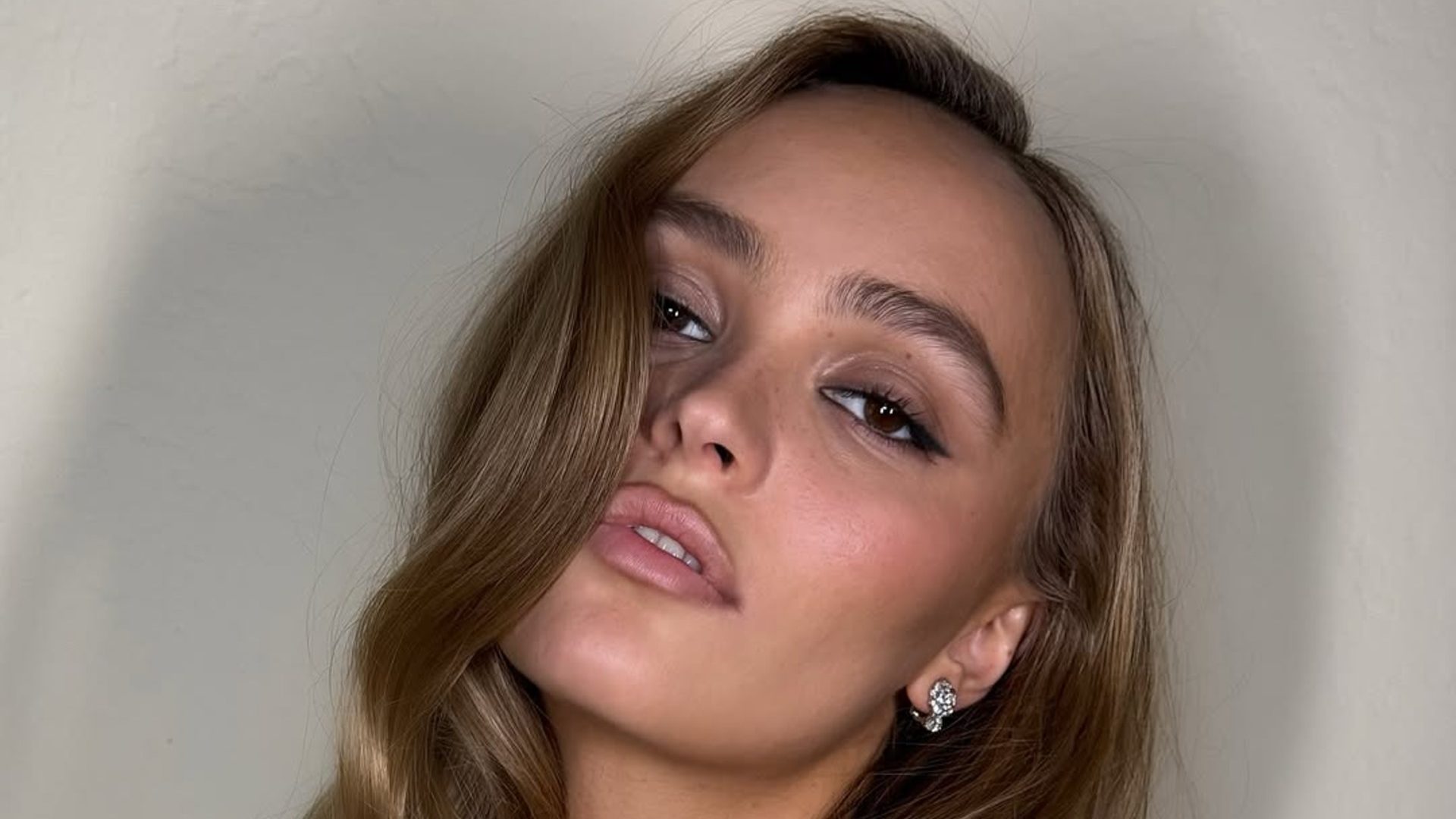 Αυτή είναι η απόχρωση του ξανθού που δε χρειάζεται πολλή συντήρηση- Θα κάνει τα looks σας πιο κομψά 1