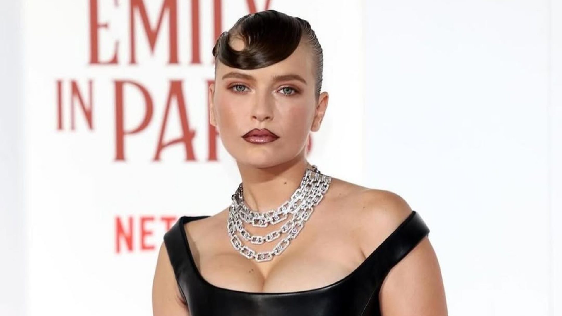 Dollop bangs: Γιατί οι celebrities είναι obsessed με αυτές τις αφέλειες; 1