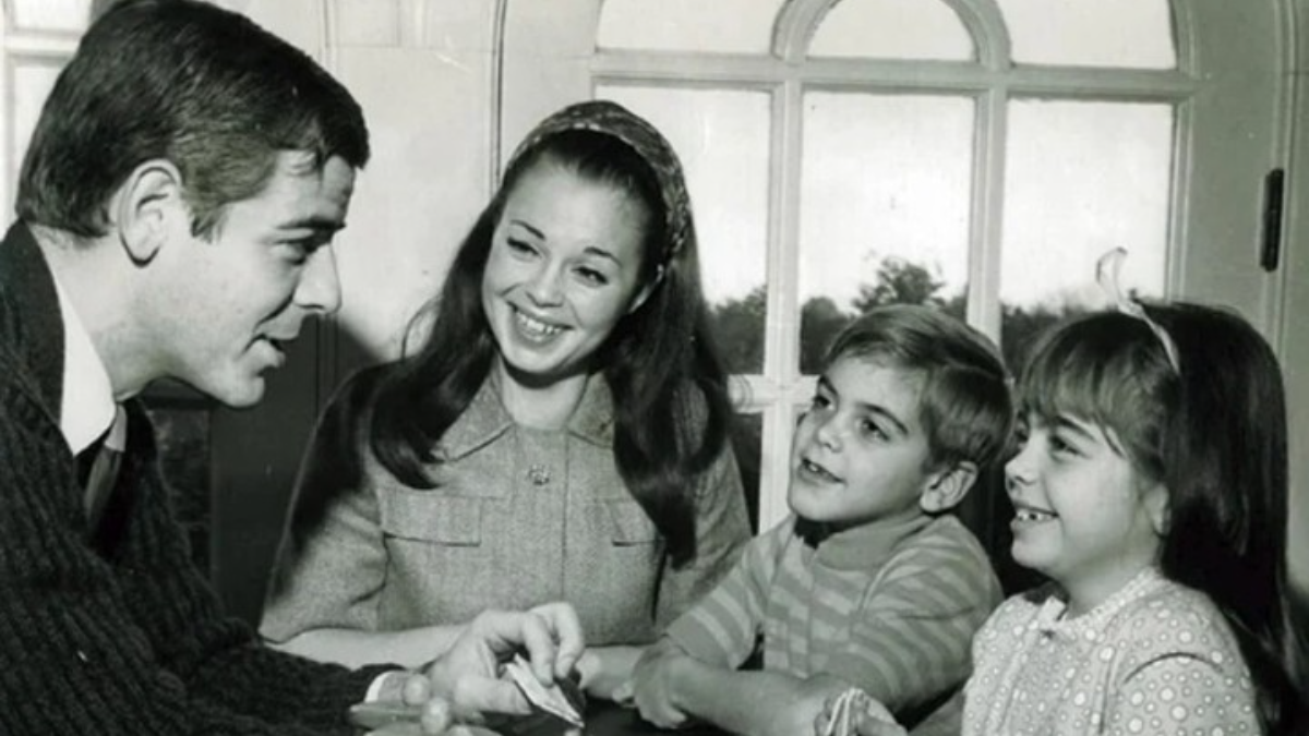 Αναγνωρίζετε το αγόρι της φωτογραφίας; Σήμερα είναι ένας από τους γοητευτικότερους σταρ του Χόλιγουντ 1