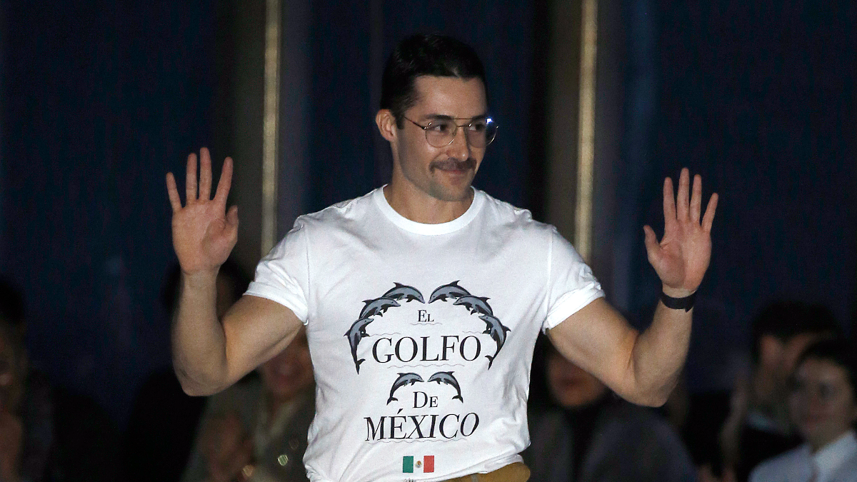 «Protect the Dolls»: Τα T-shirt με σλόγκαν ως εργαλεία πολιτικής διαμαρτυρίας στις φετινές Εβδομάδες Μόδας 1