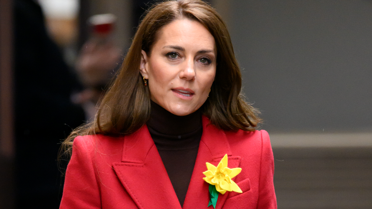 Kate Middleton: Τι συμβολίζει το κόκκινο παλτό που επέλεξε κατά την επίσκεψη της στην Ουαλία 1