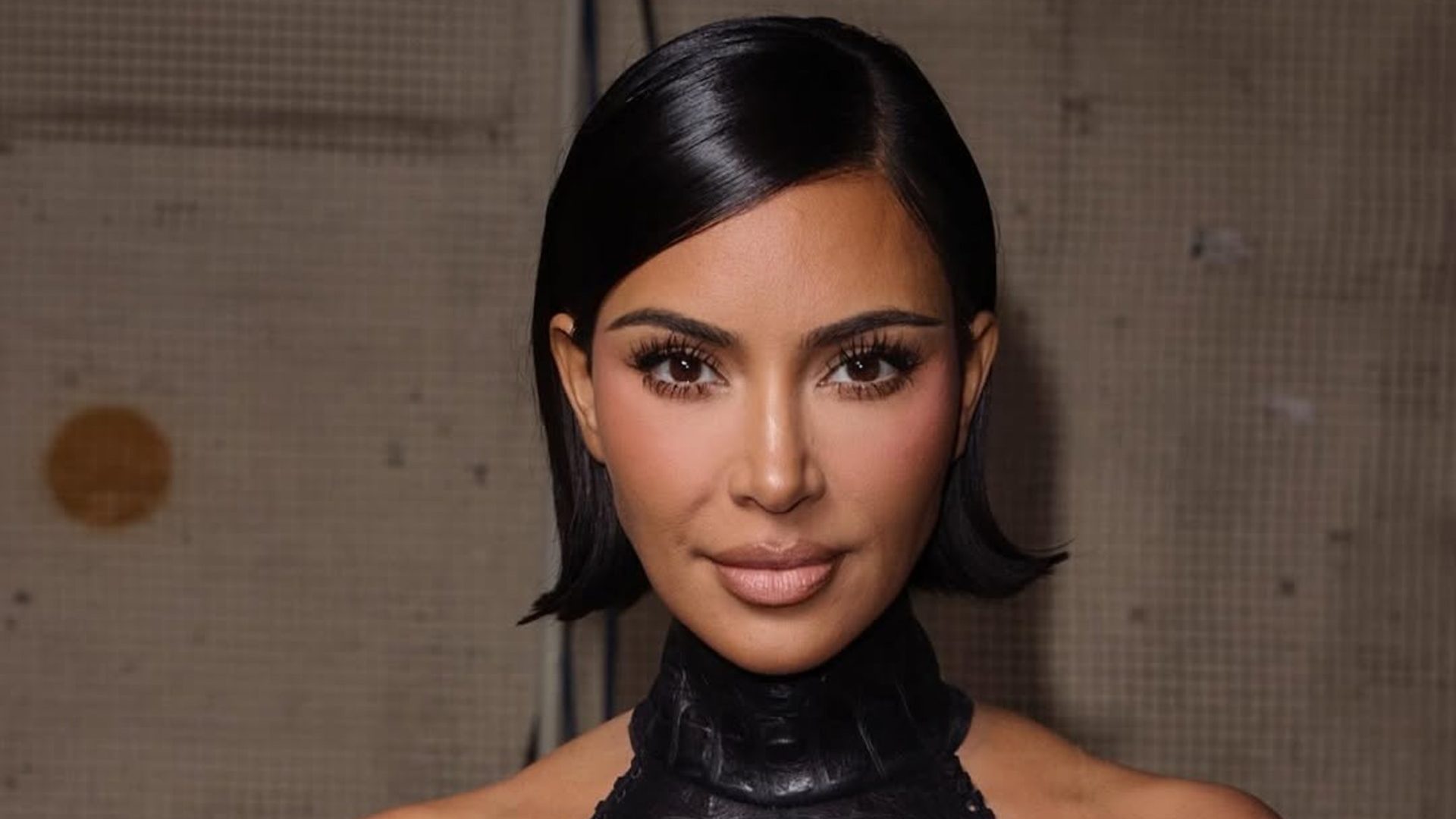 Kim Kardashian: Μάθαμε τα μυστικά πίσω από το τέλειο flipped bob κούρεμά της 1