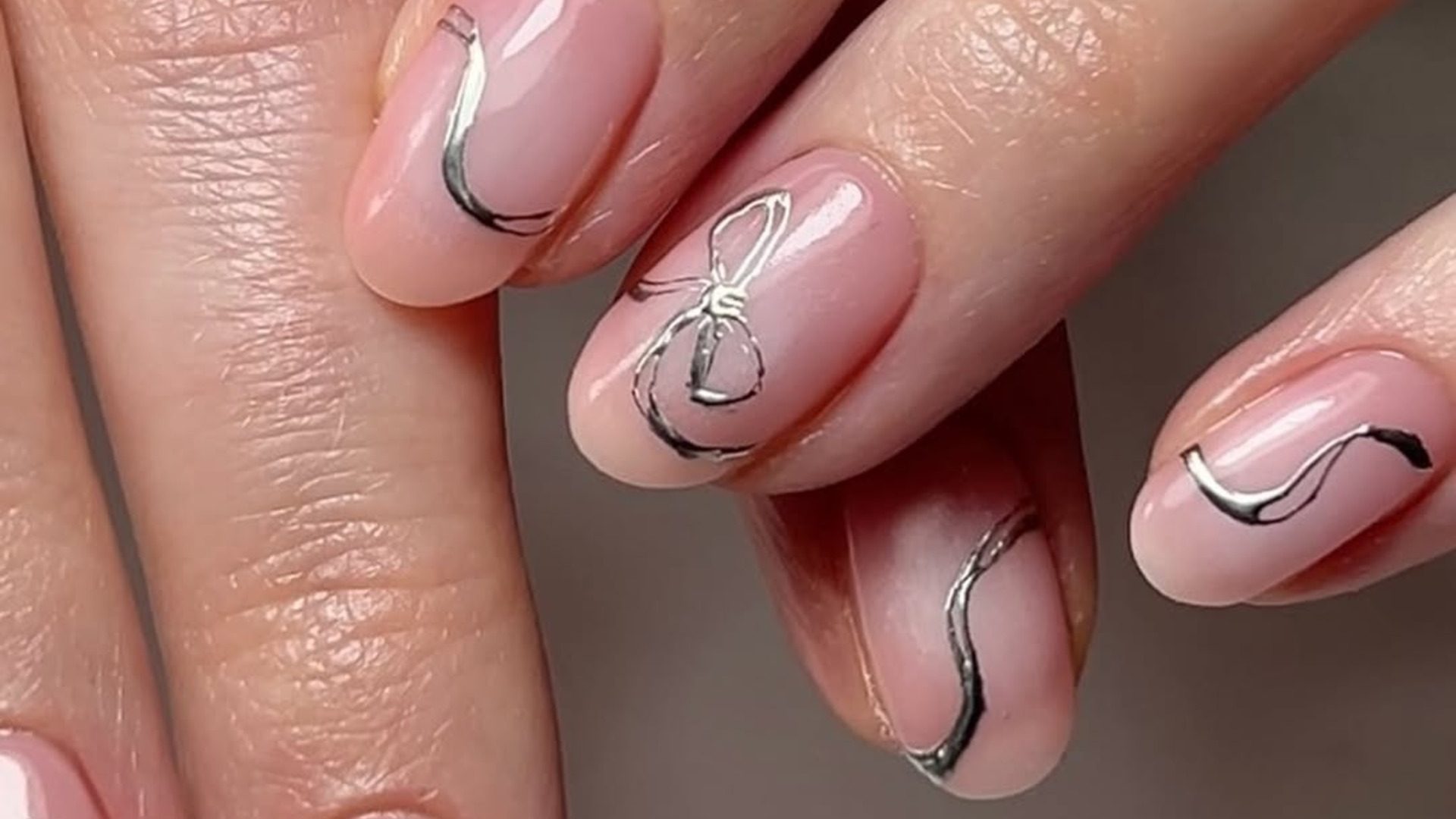 Strawberry Milk nails: Το πιο ντελικάτο, κομψό μανικιούρ για την άνοιξη 1