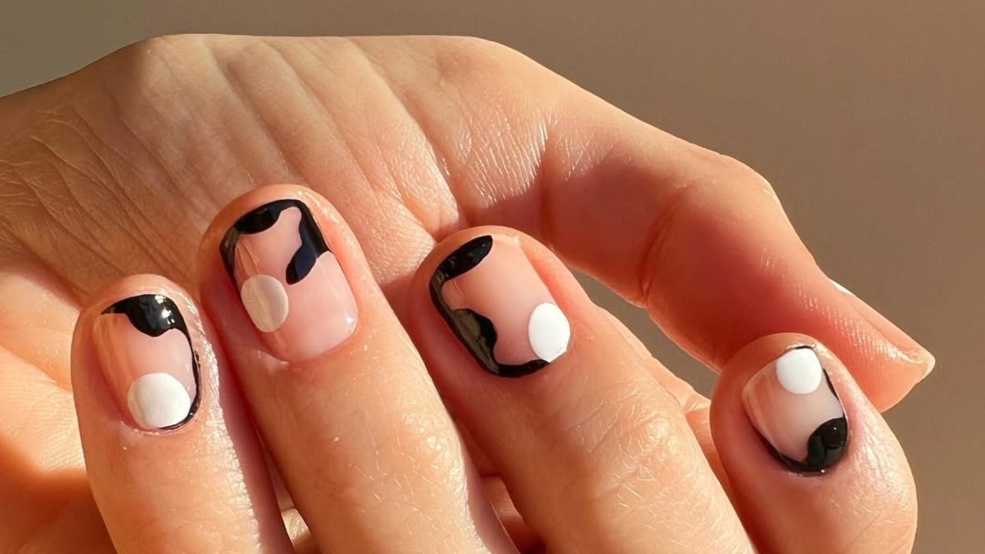 Τα κοντά νύχια είναι και πάλι in και γι’ αυτό ευθύνονται οι celebrities 1