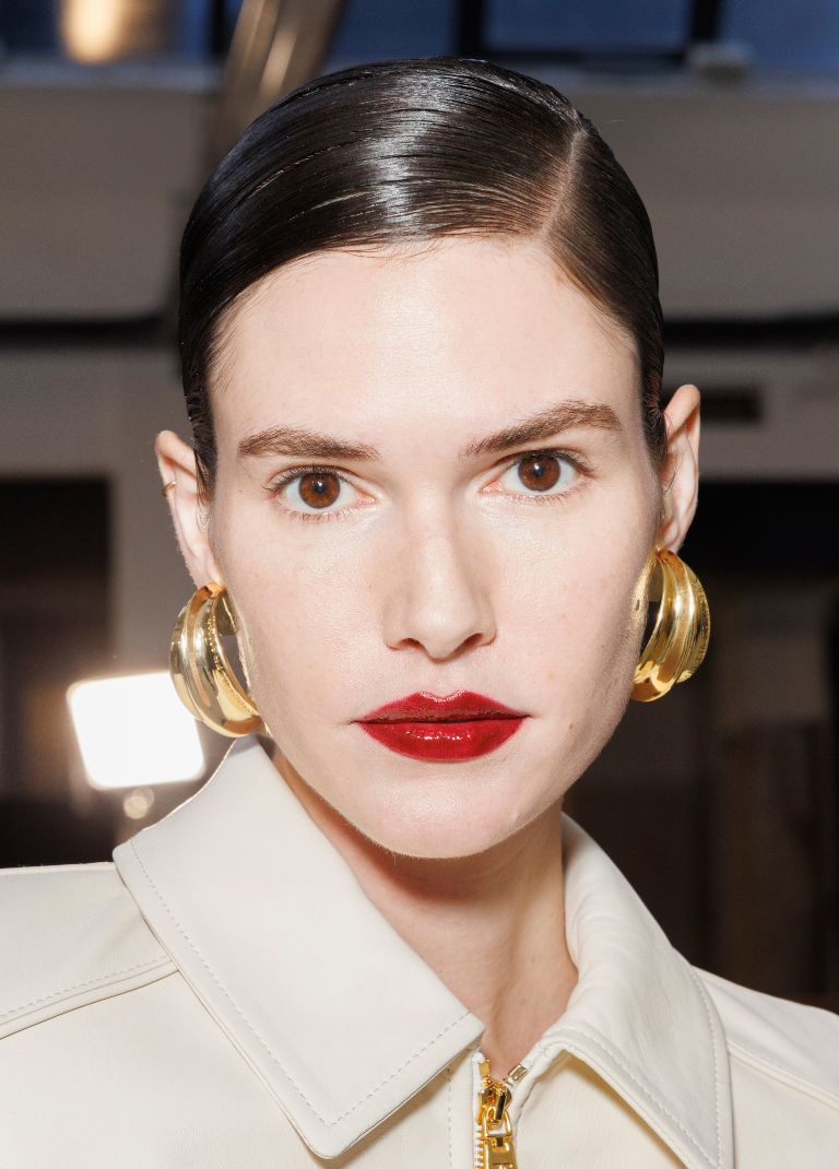 4 πούδρες που «σβήνουν» τις ρυτίδες και αξίζουν το hype 2