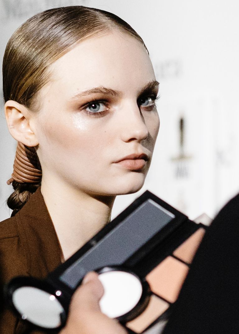 3+1 highlighters που χαρίζουν τέλεια λάμψη στην επιδερμίδα 2