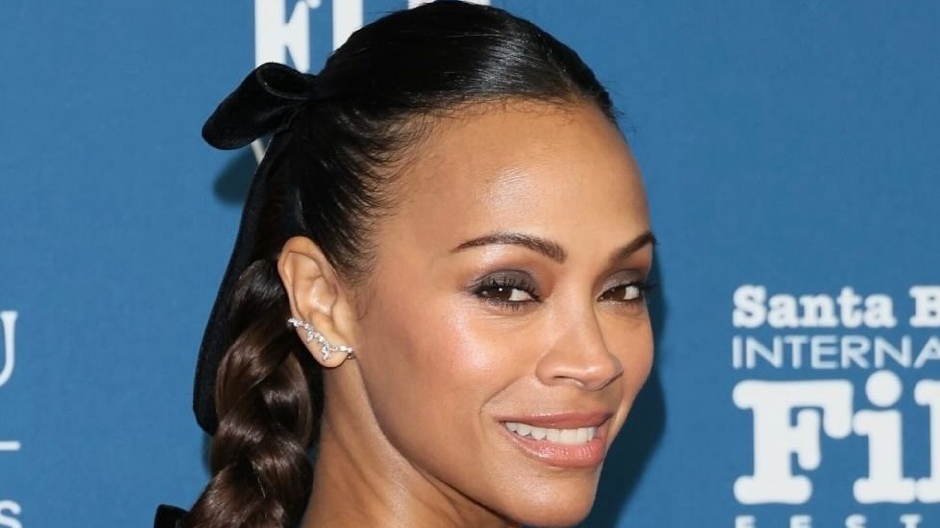 Η Zoe Saldaña έκανε την πιο ωραία πλεξούδα και μάθαμε πώς θα την πετύχετε κι εσείς 1