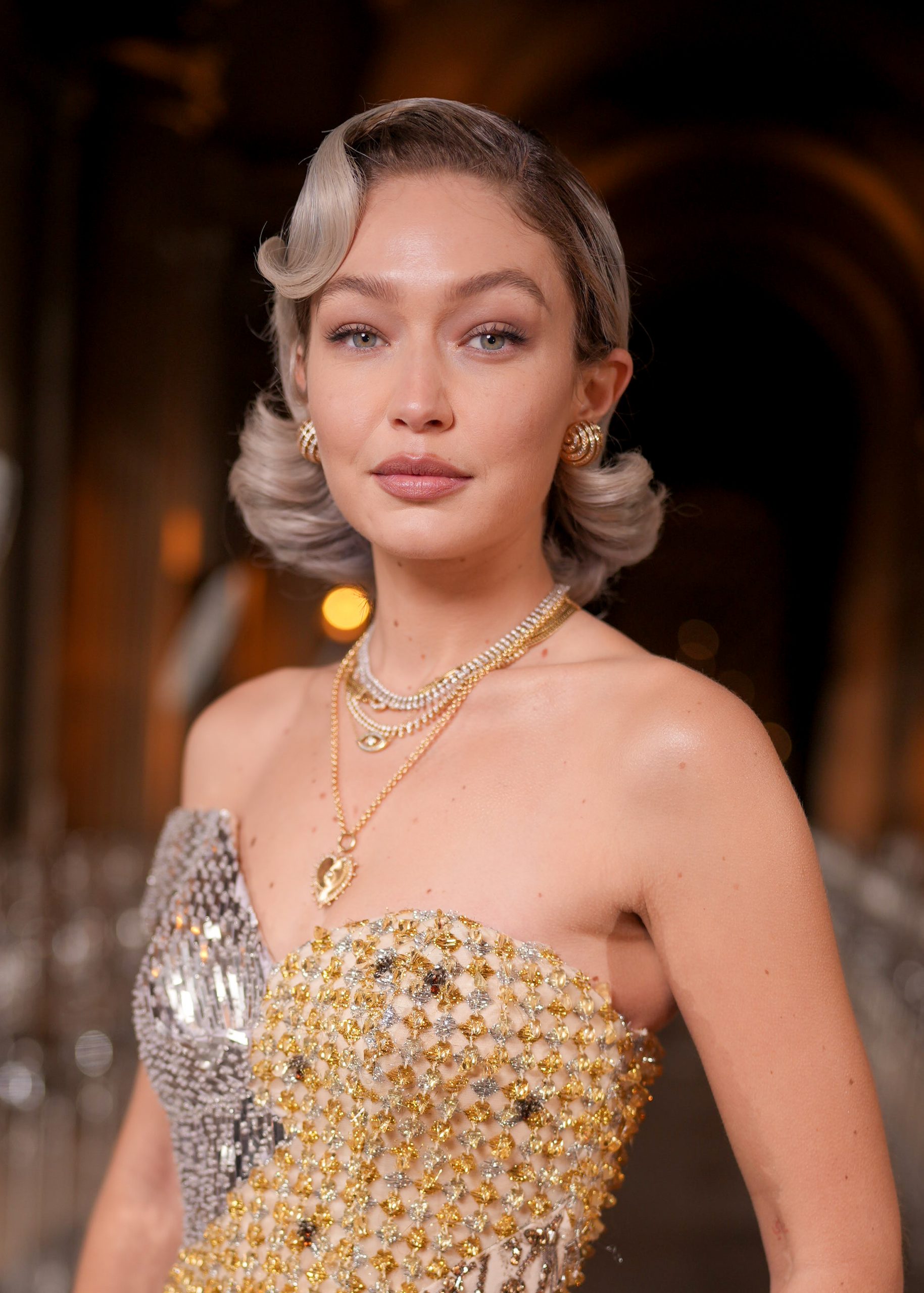 H Gigi Hadid μας έδειξε το νέο χρώμα στα μαλλιά της στο “Le Grand Diner du Louvres” 3