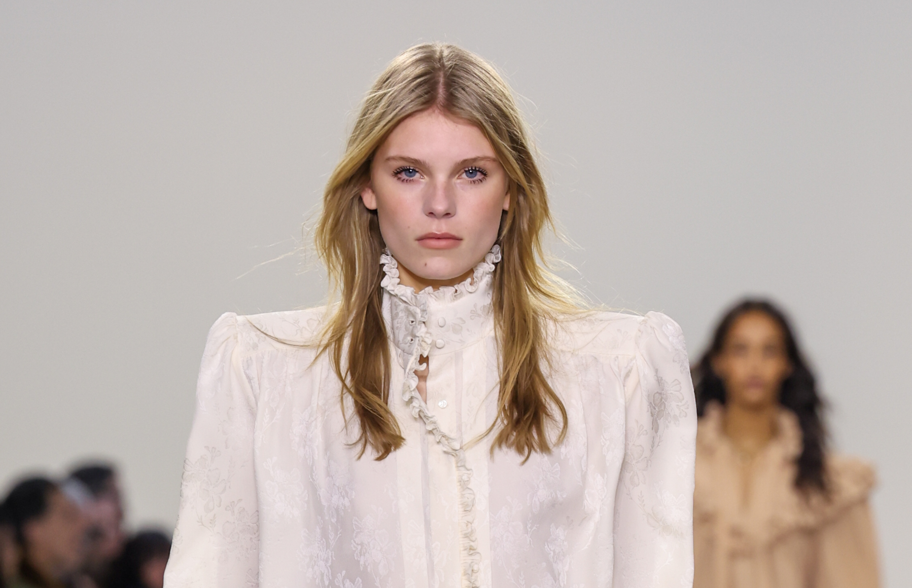 Chloe: Boho vibes, έντονο βλέμμα και ανάλαφρα χτενίσματα πρωταγωνιστούν στο catwalk 3