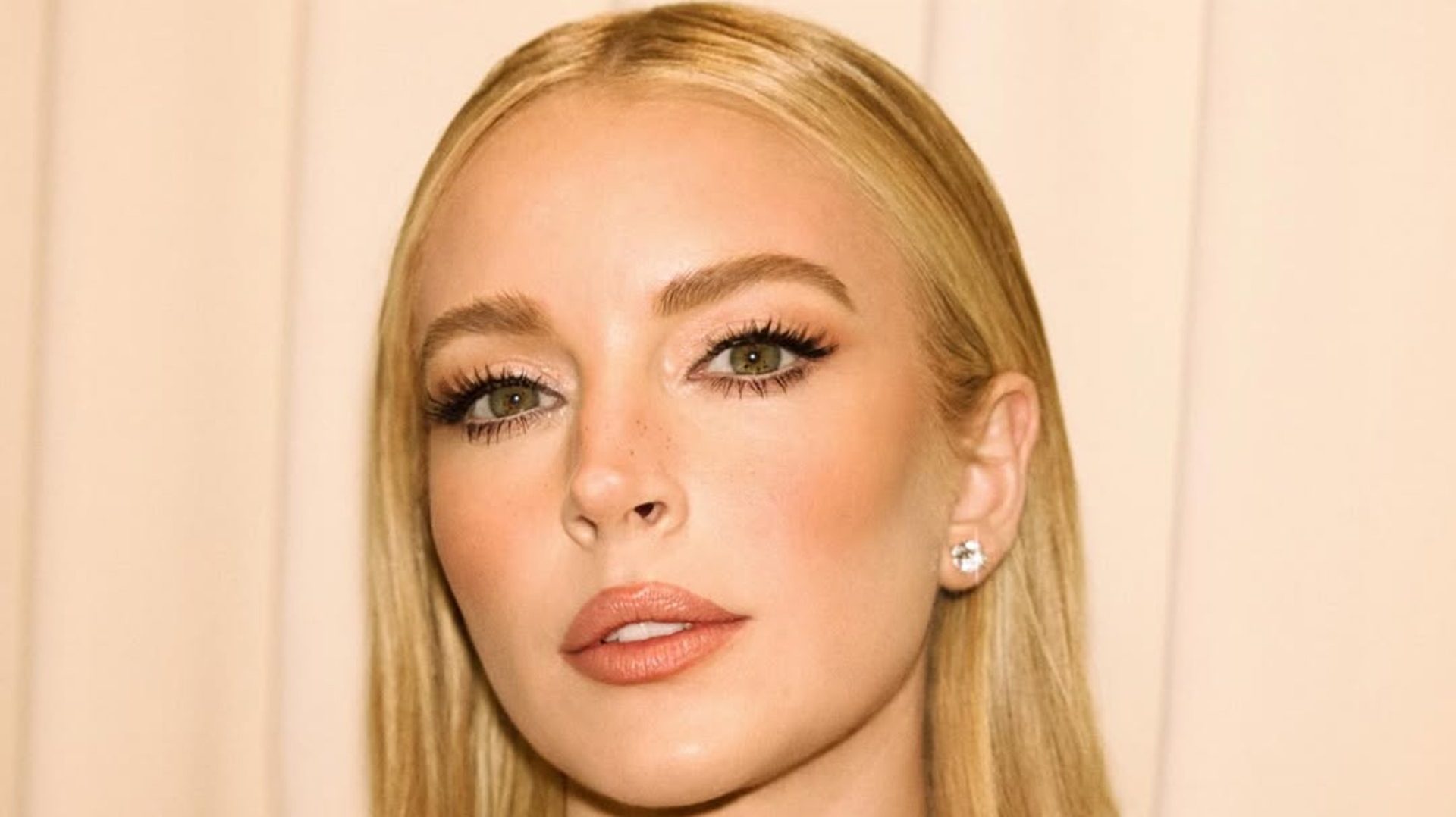 Η Lindsay Lohan υιοθέτησε την πιο ωραία απόχρωση ξανθού για την άνοιξη 1